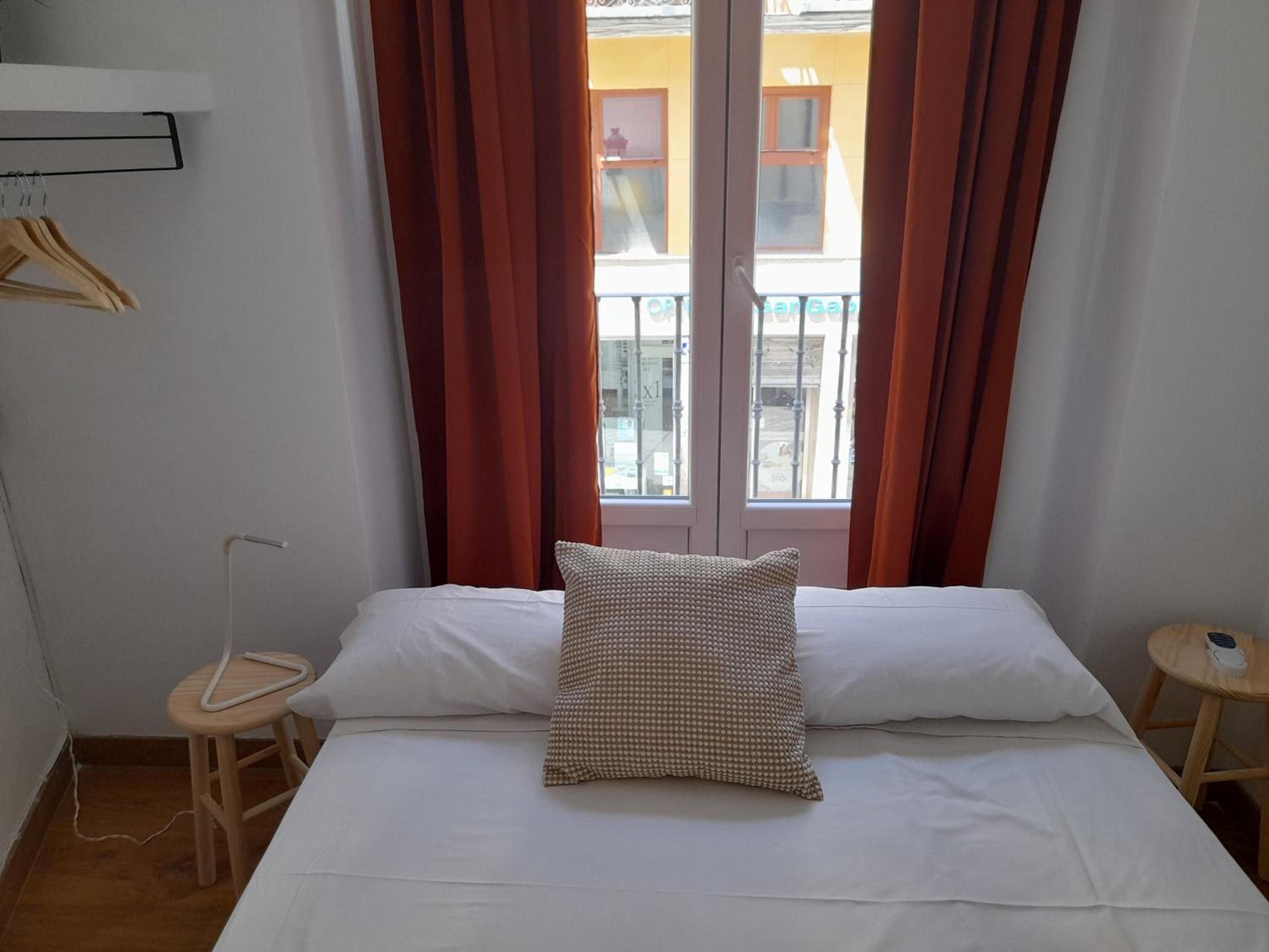 Double Room with Shared Bathroom photo 3