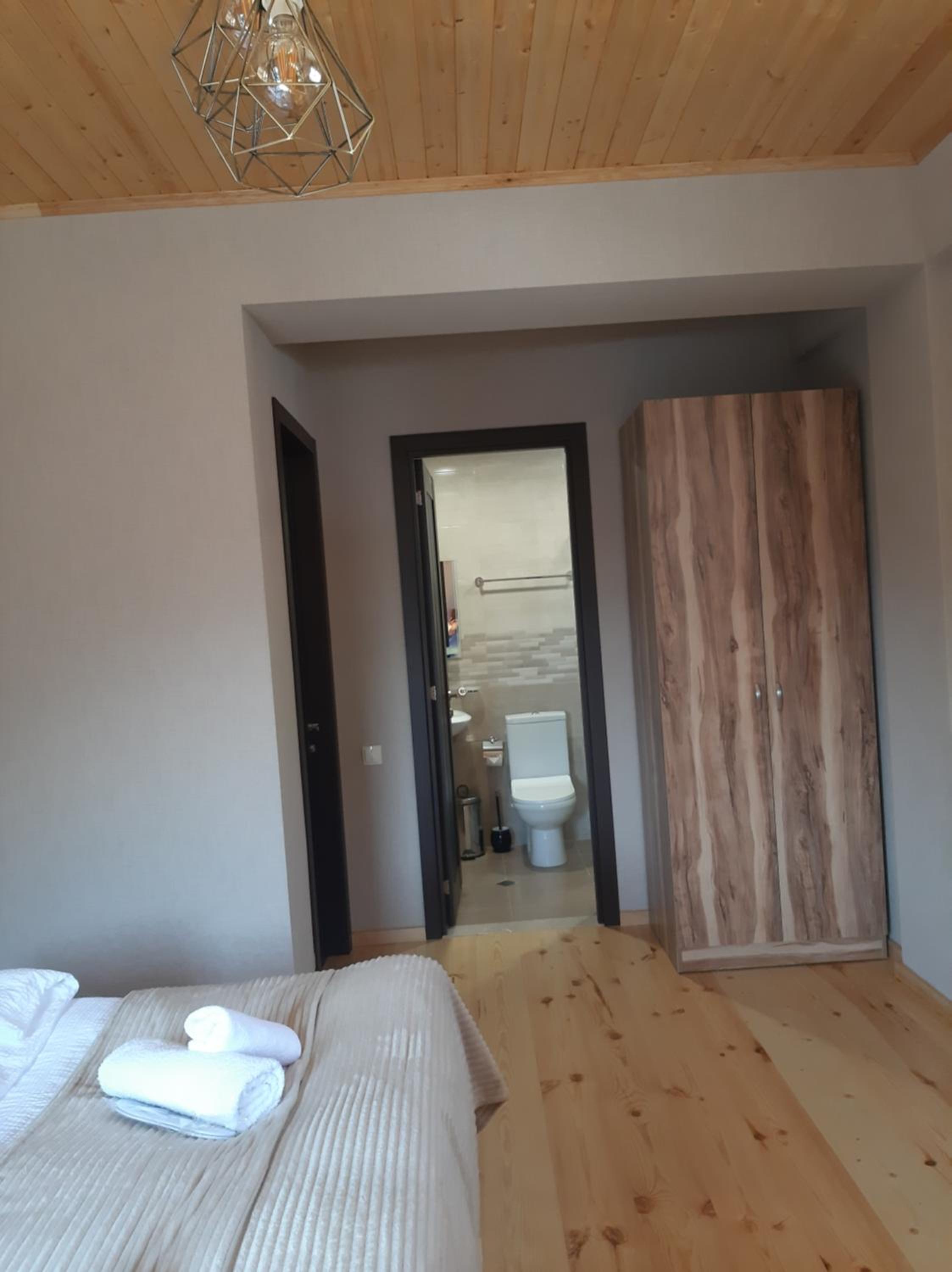 Standard Twin Room with Mountain View