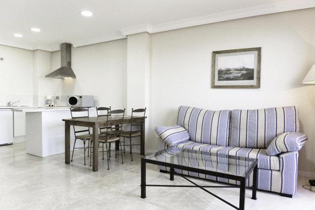 One-Bedroom Apartment with Sea View - Photo 10
