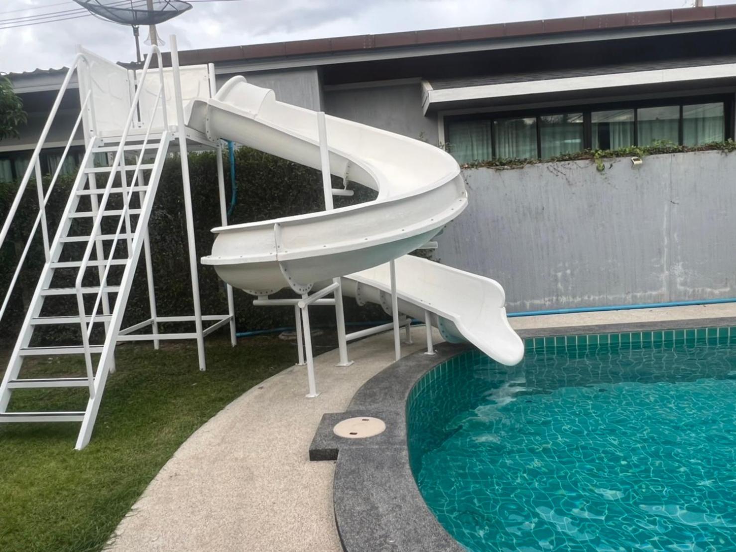 Villa with Private Pool - Photo 2