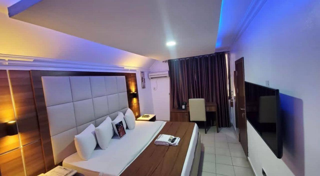 Executive Room - Photo 5