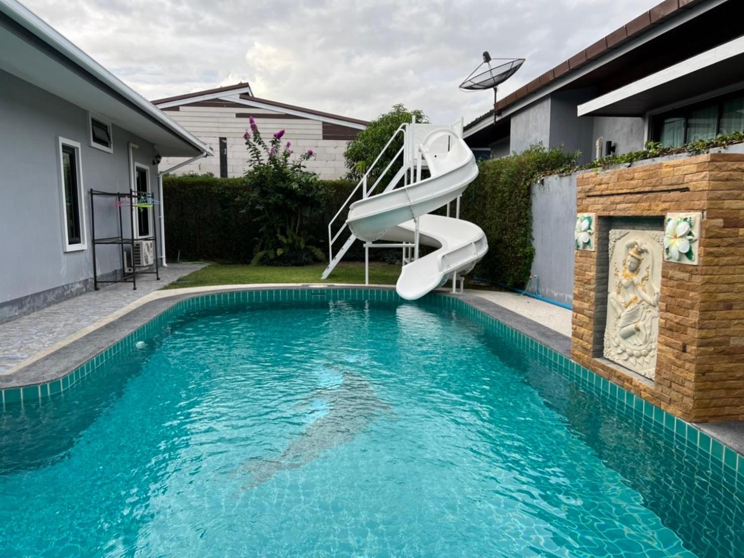 Villa with Private Pool - Photo 3