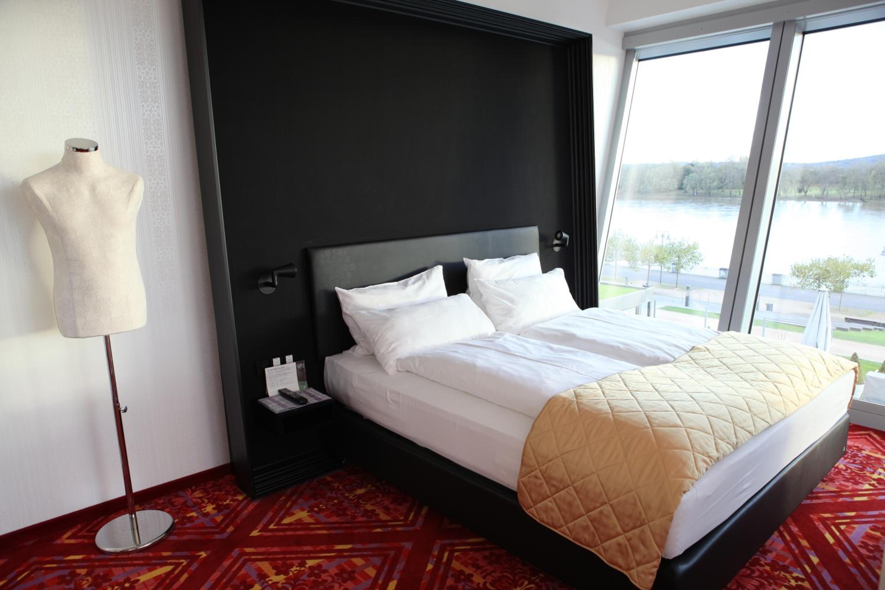 Corner Suite - Photo 4