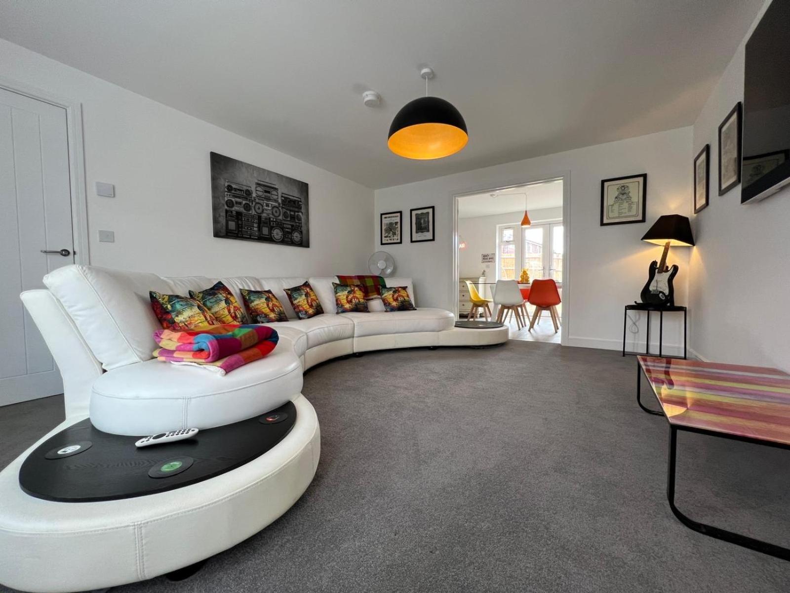 Four-Bedroom House photo 2