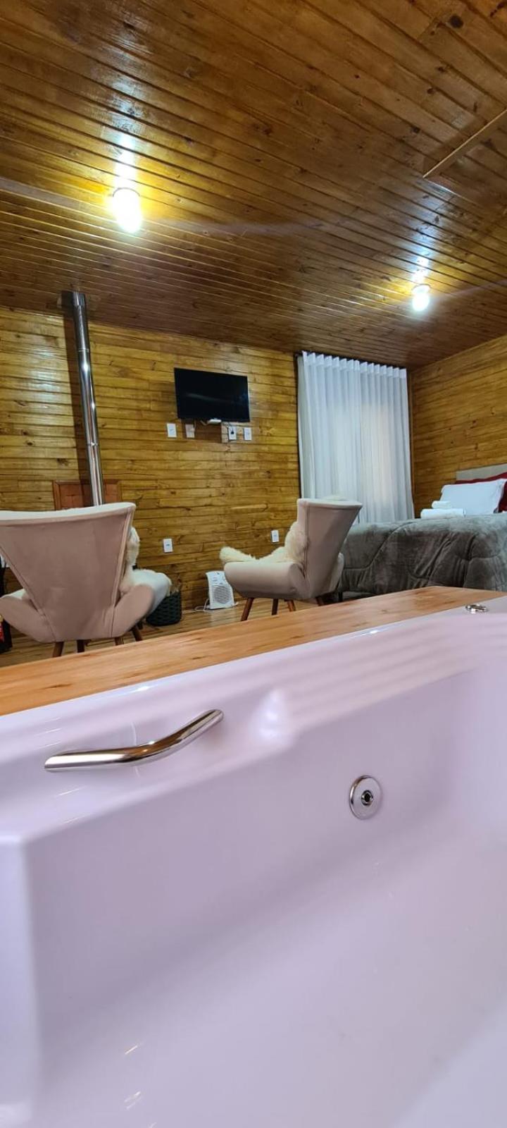 Deluxe Double Room with Bath photo 3