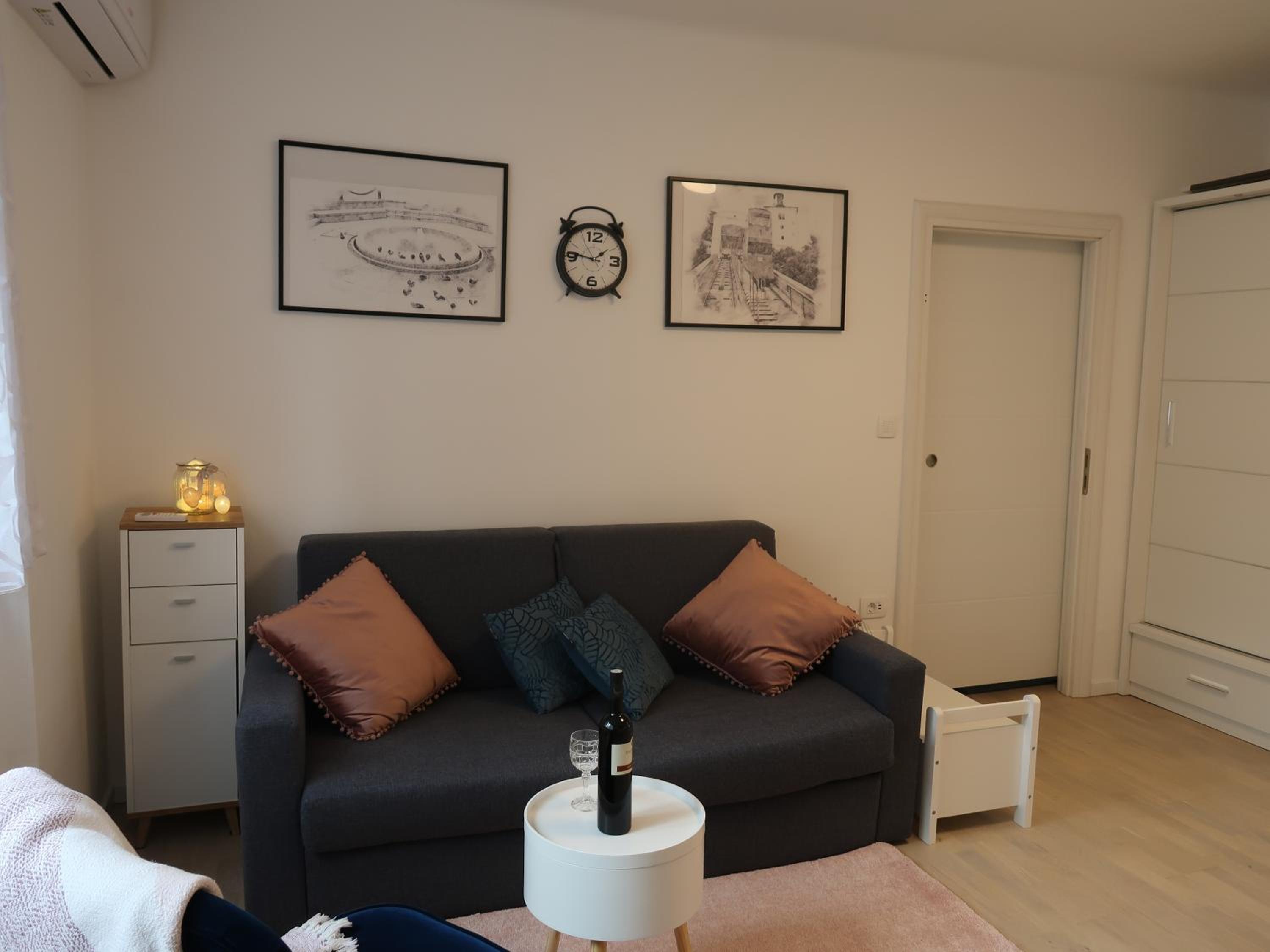 One-Bedroom Apartment