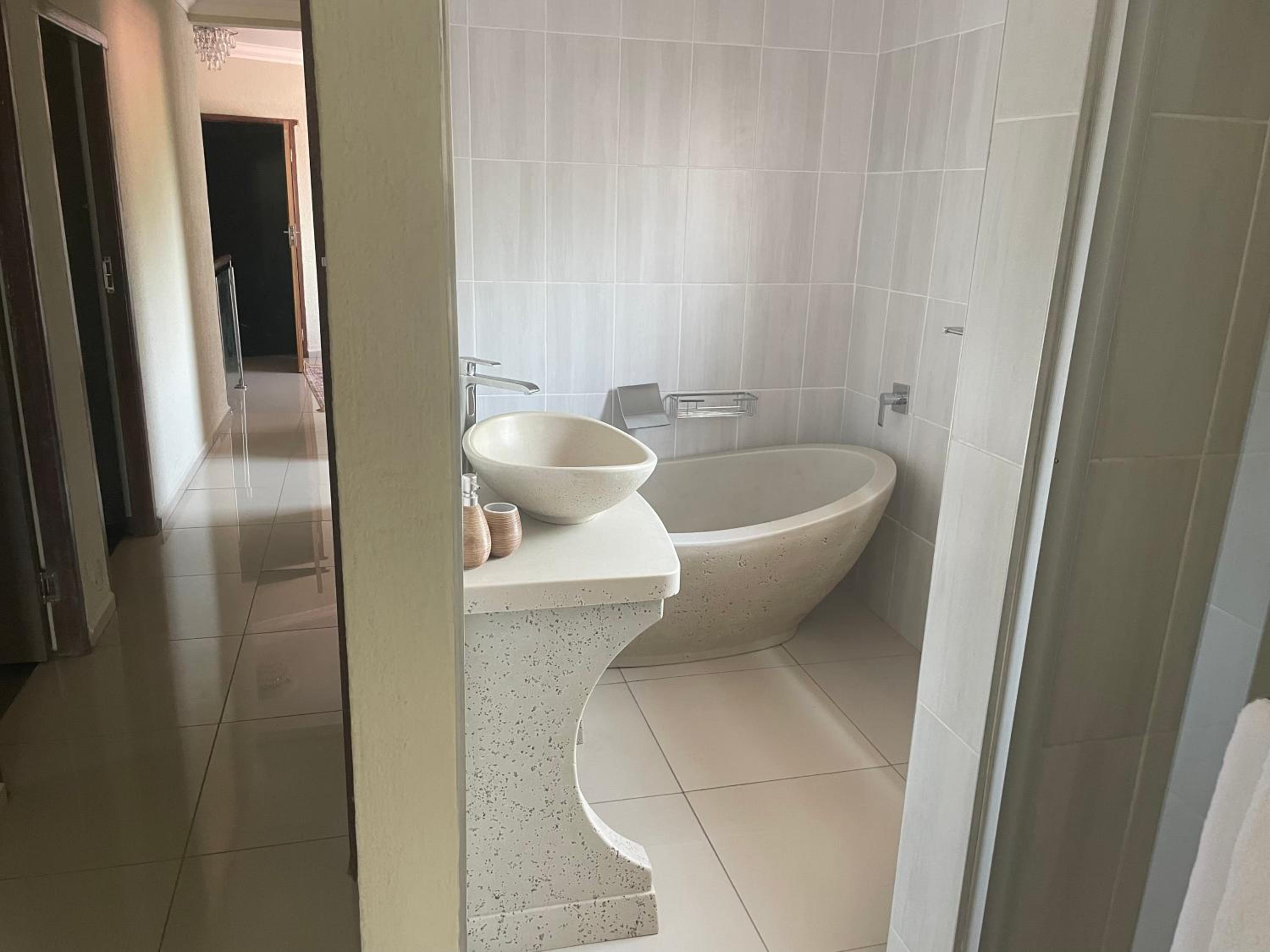 Three-Bedroom Villa - Photo 10