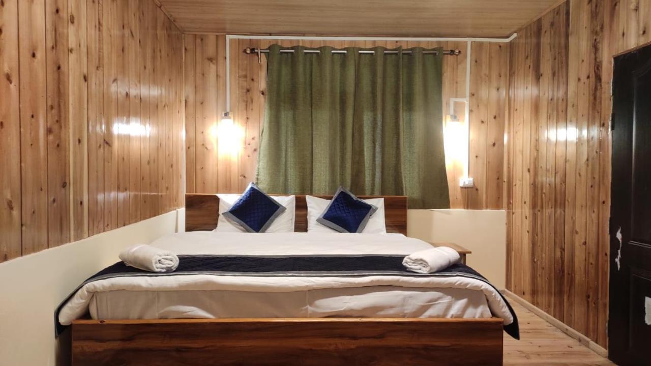 Deluxe Double Room with Balcony photo 1