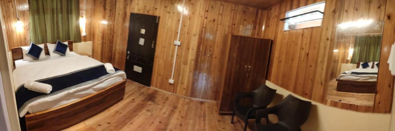 Deluxe Double Room with Balcony photo 3