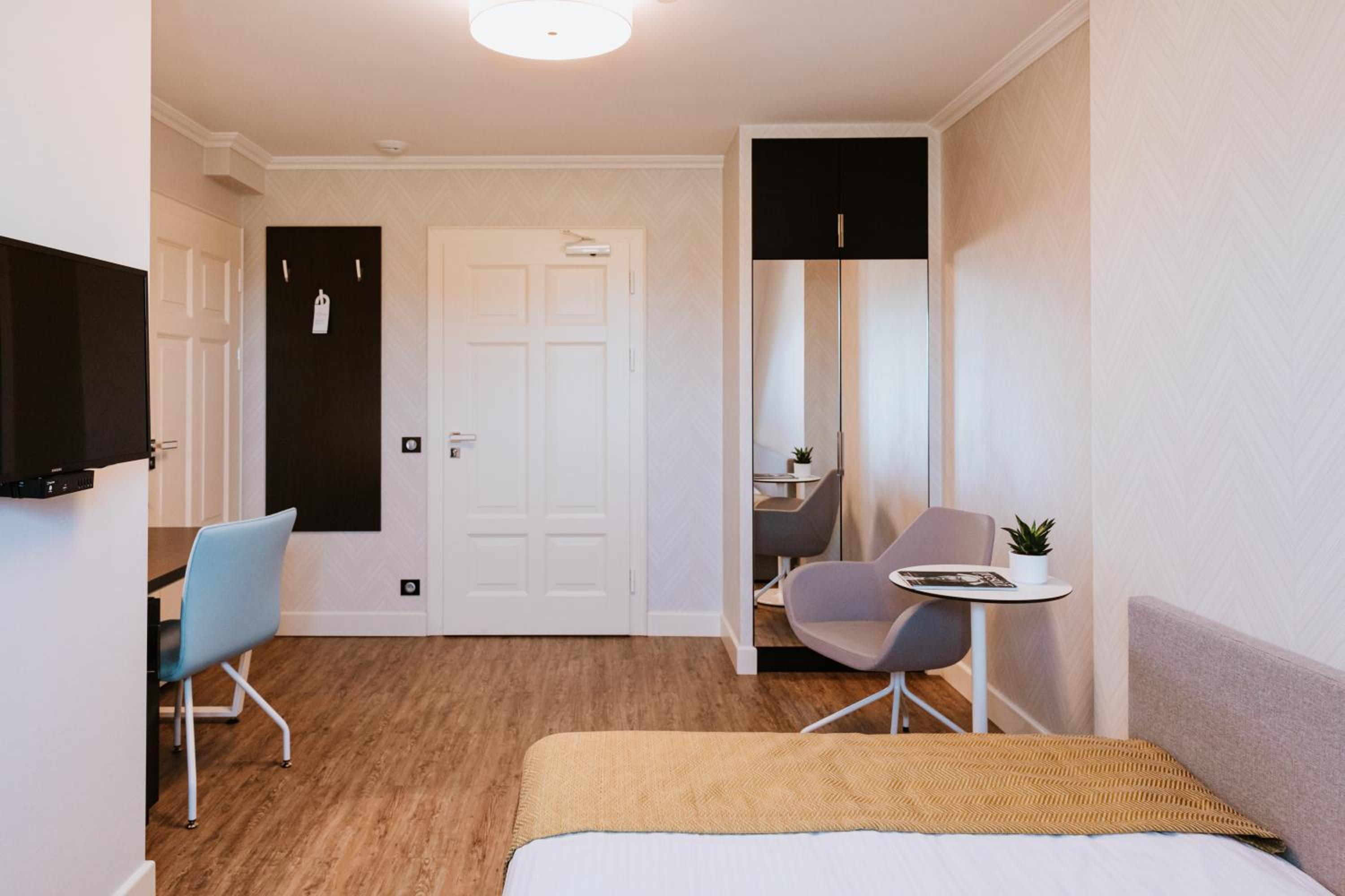 Small Double Room photo 1