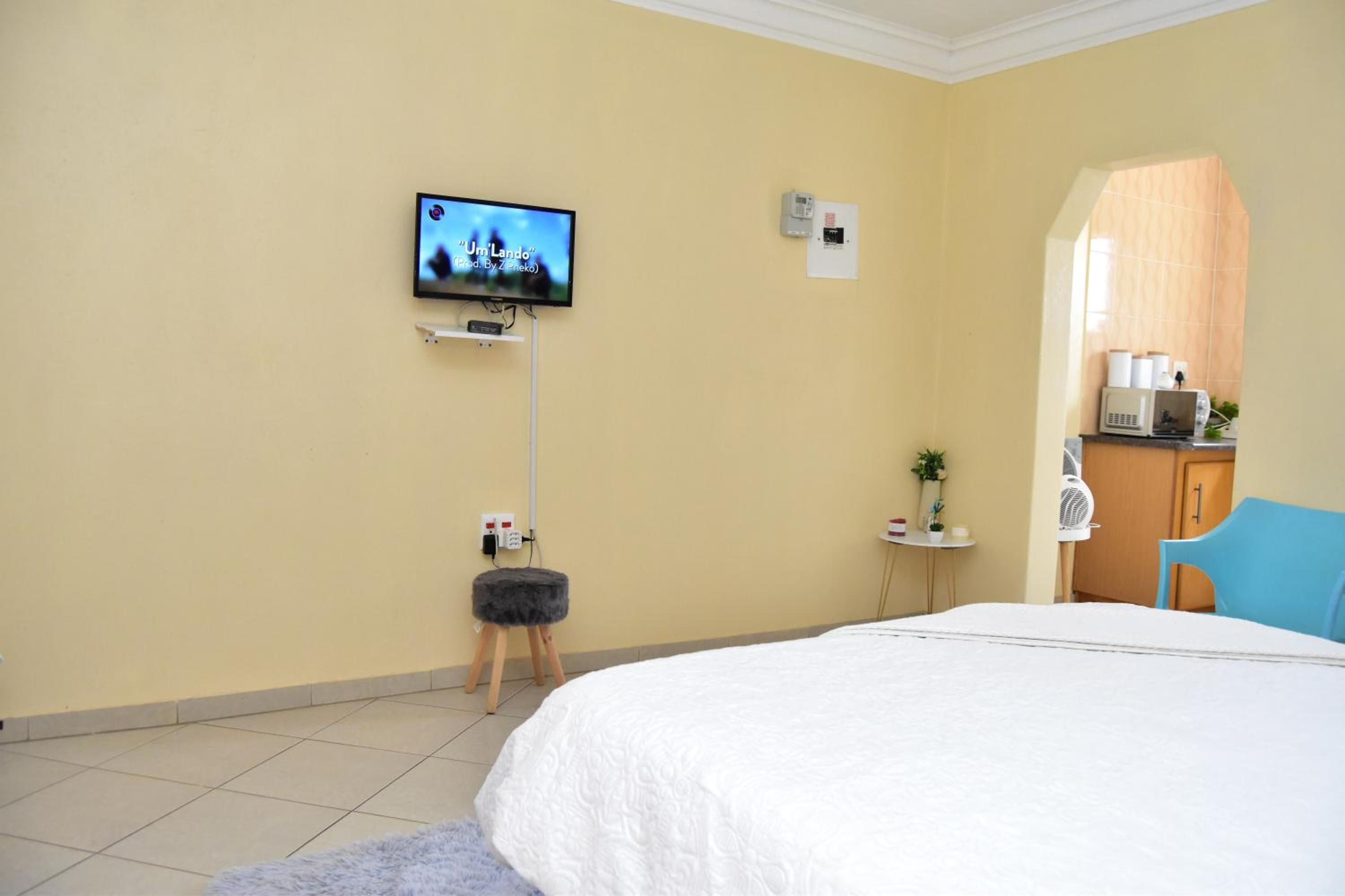 One-Bedroom Apartment - Photo 9