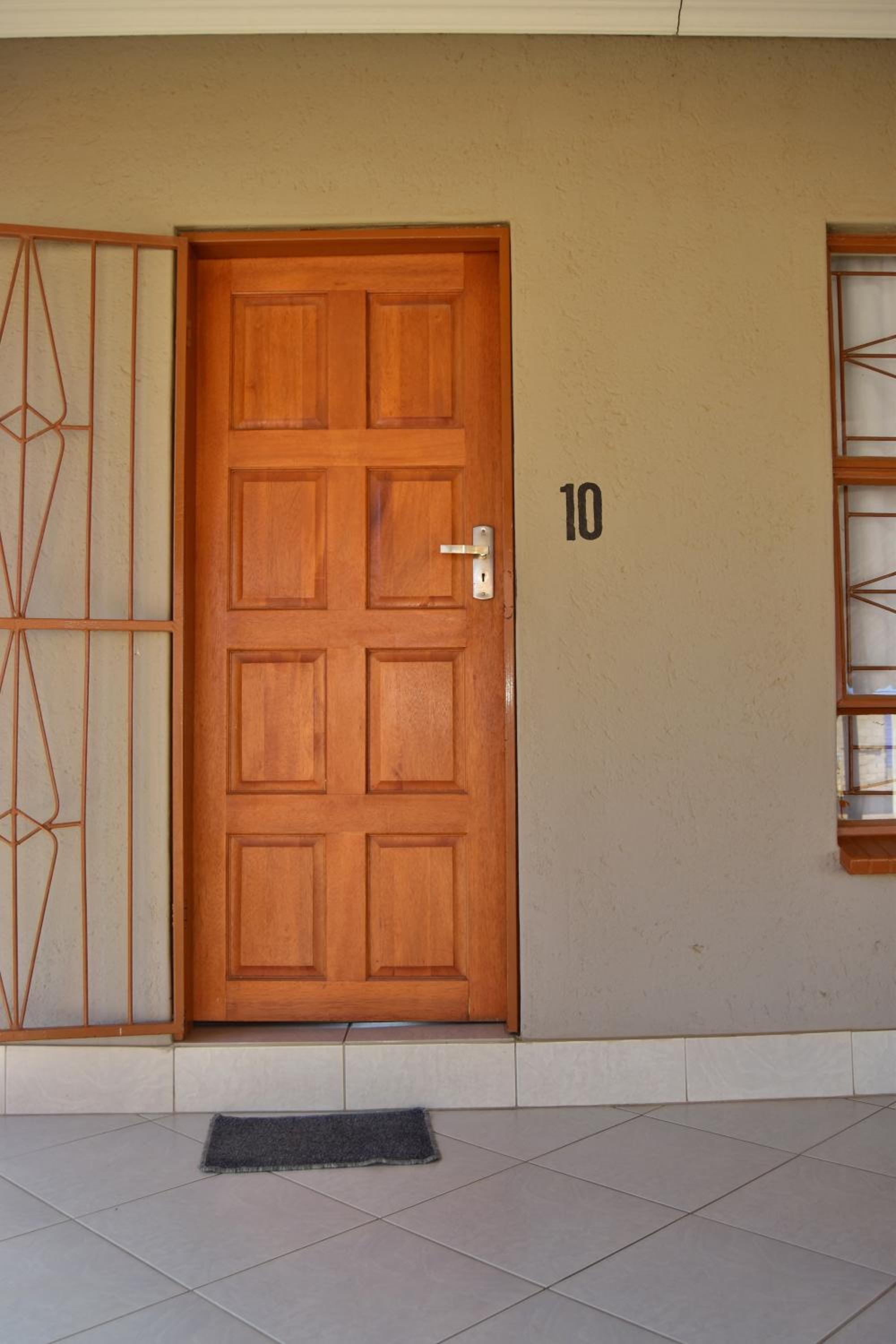 One-Bedroom Apartment - Photo 16