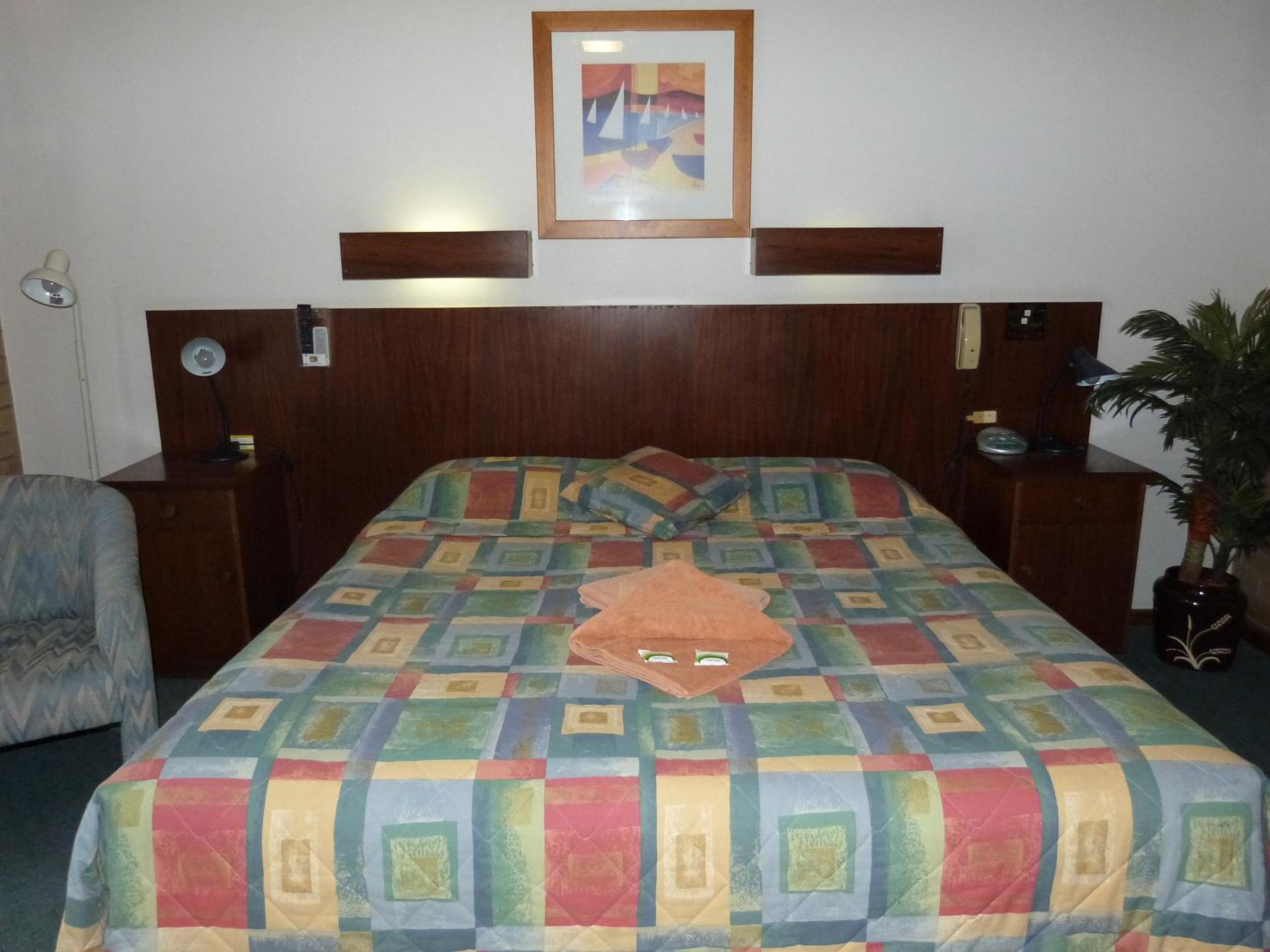 Queen Room photo 2