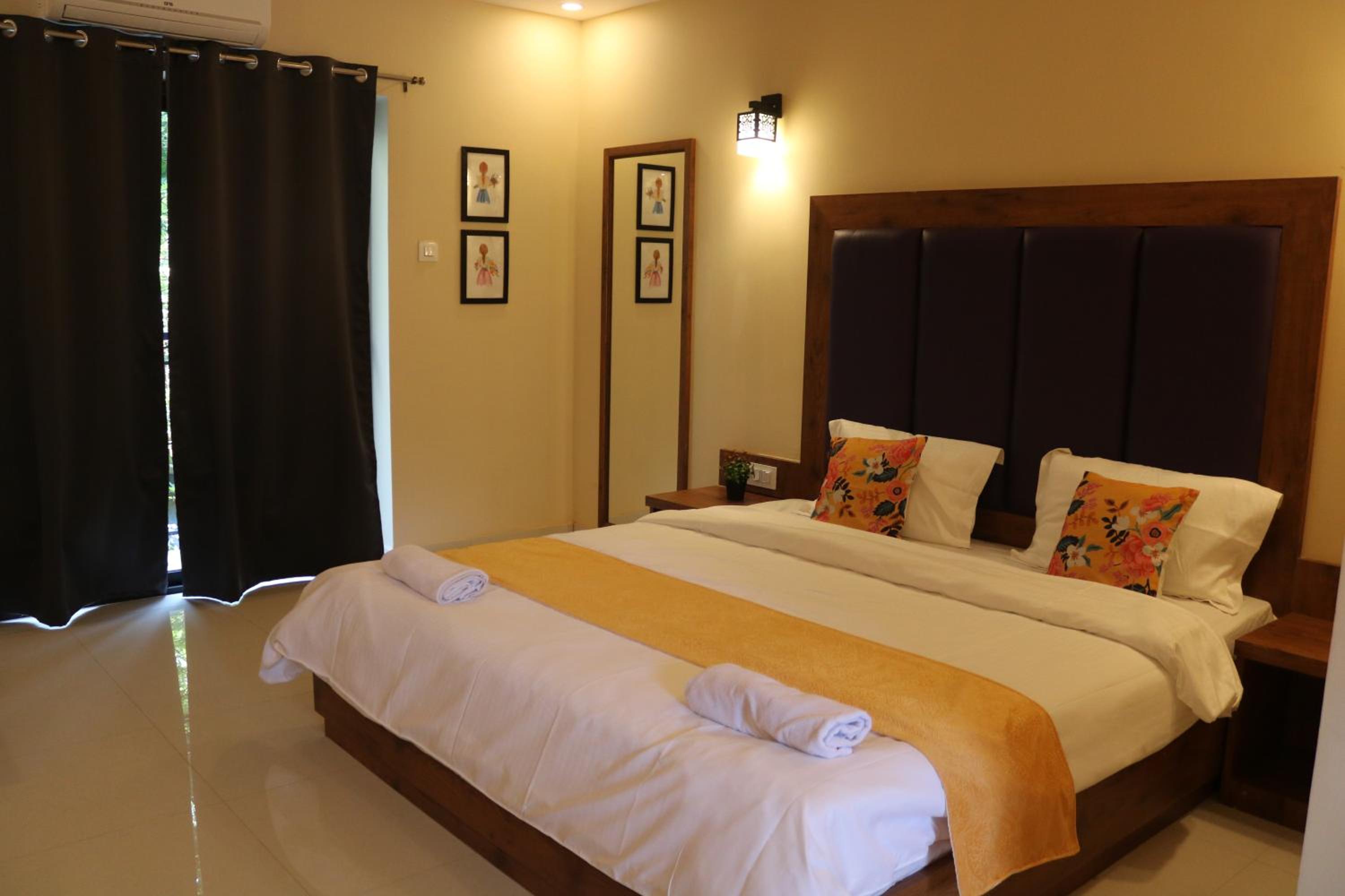 Double Room with Balcony - Photo 4