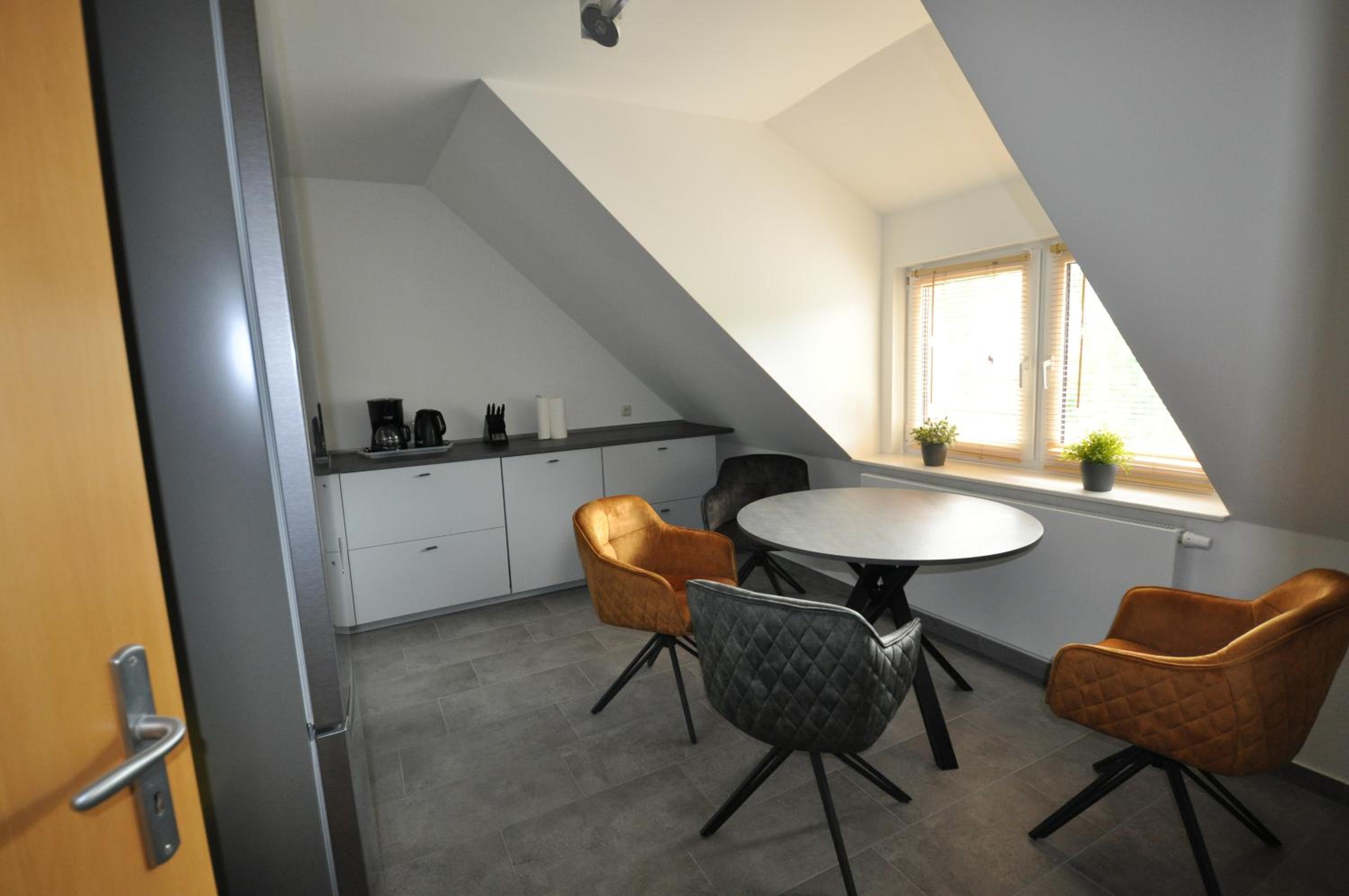 Two-Bedroom Apartment with Balcony photo 2