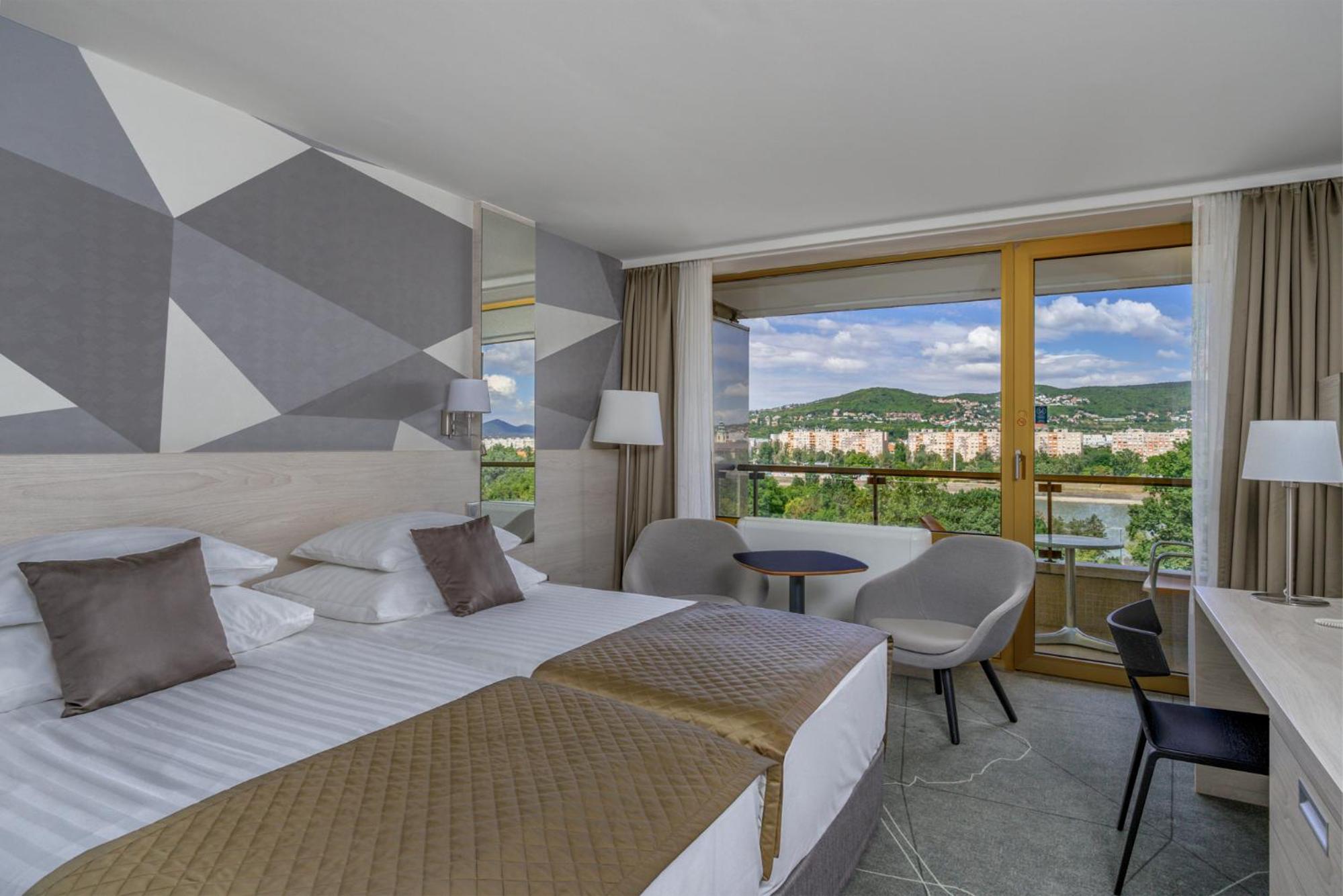 Premium Twin Room with Wellness and Fitness Access thumbnail 6