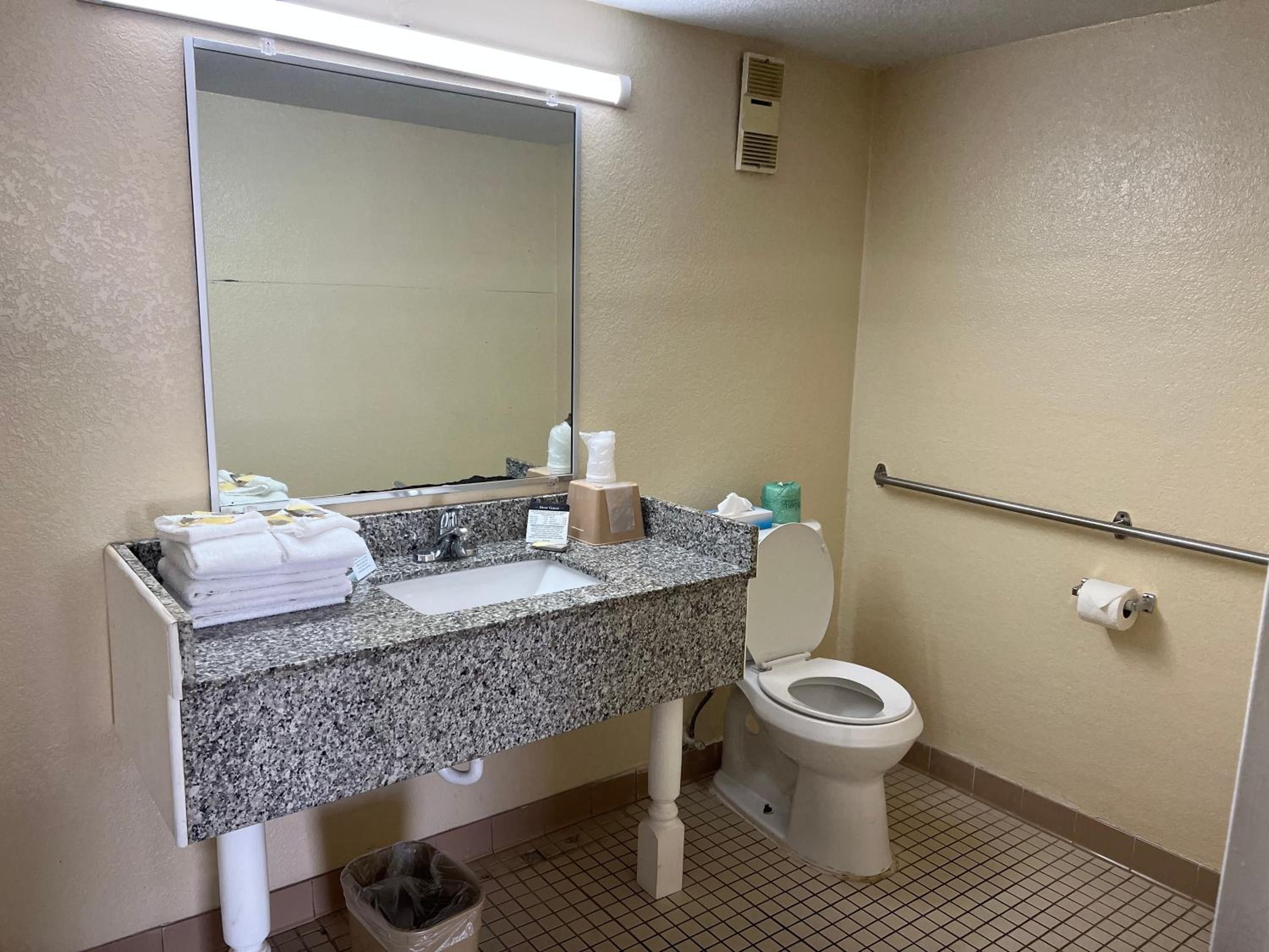 King Room - Non-Smoking photo 3