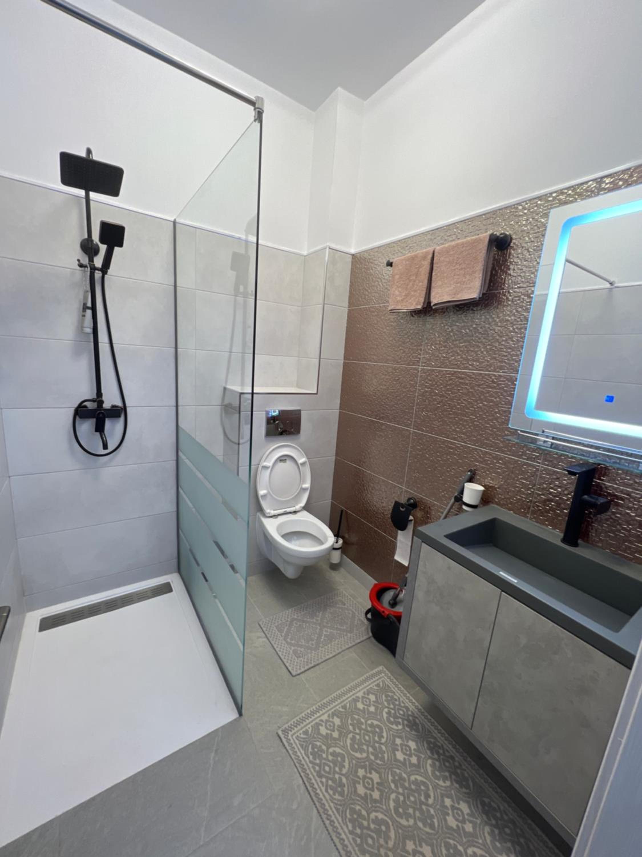 Two-Bedroom Apartment - Photo 3