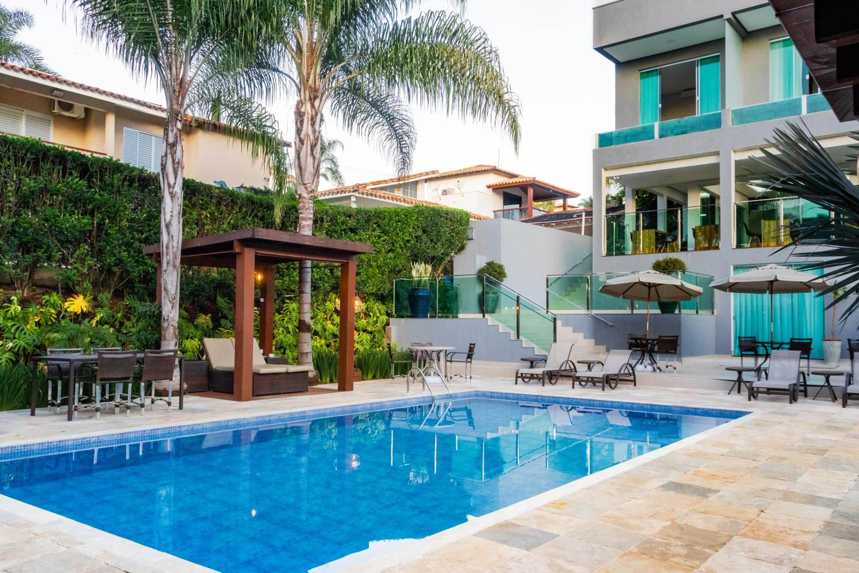 Queen Room with Pool View - Photo 5