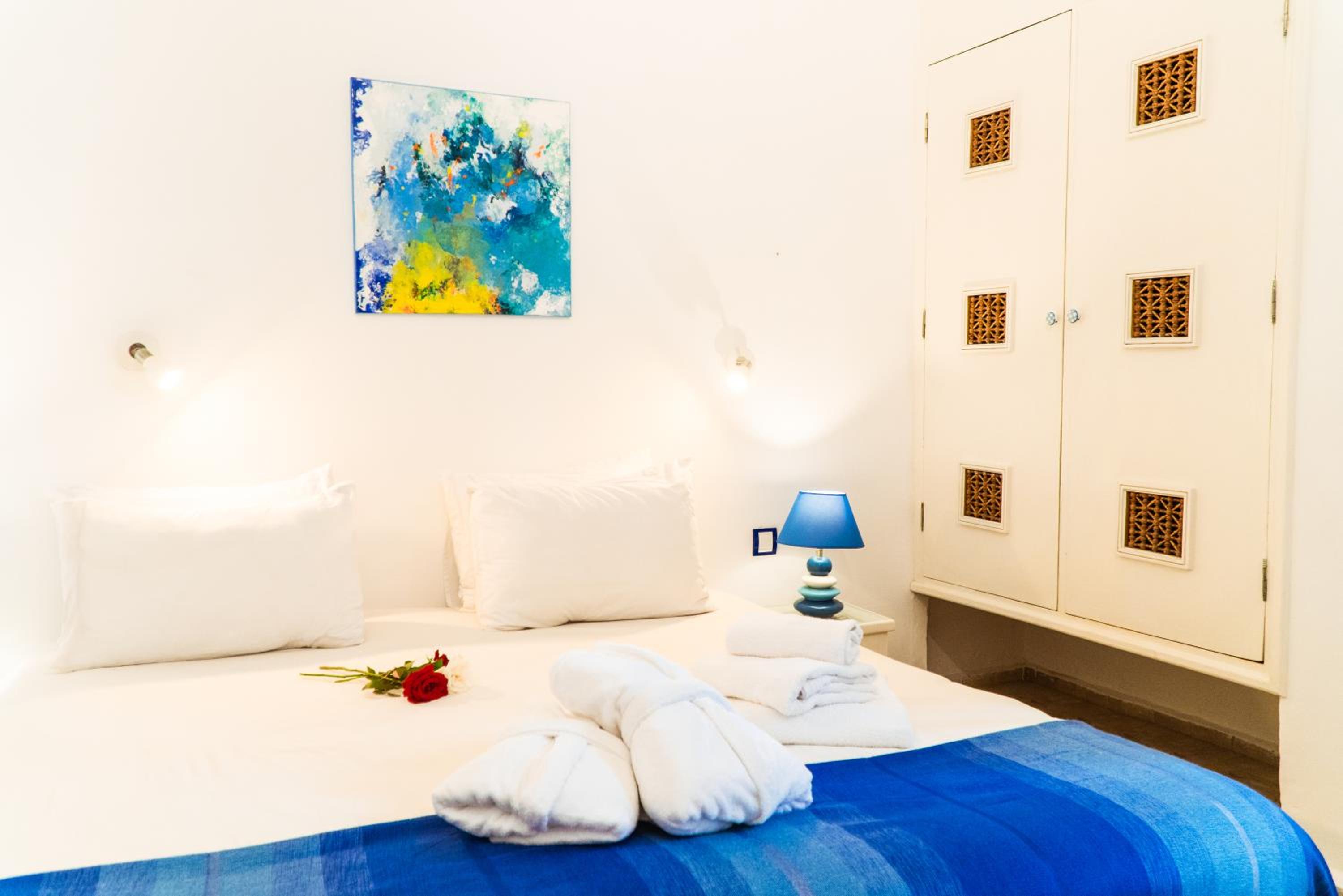 Standard Double or Twin Room - Photo 5