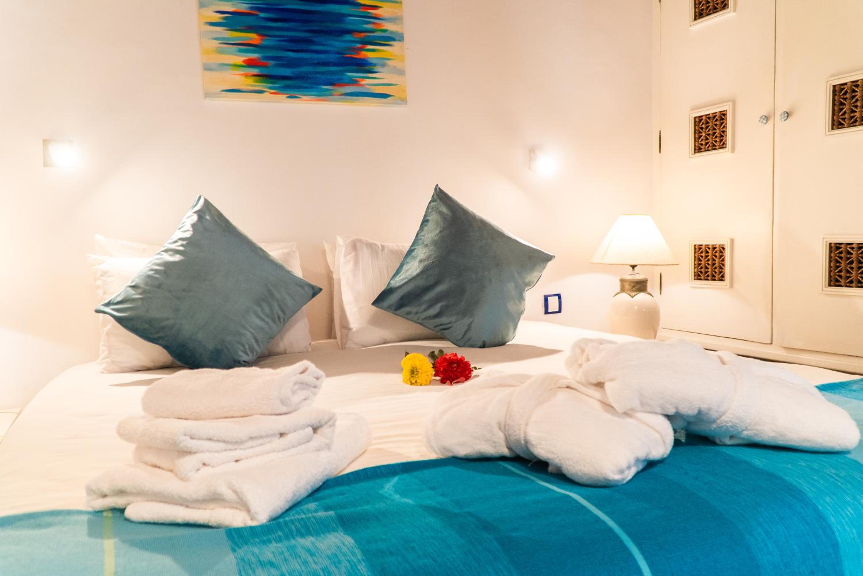 Standard Double or Twin Room - Photo 6