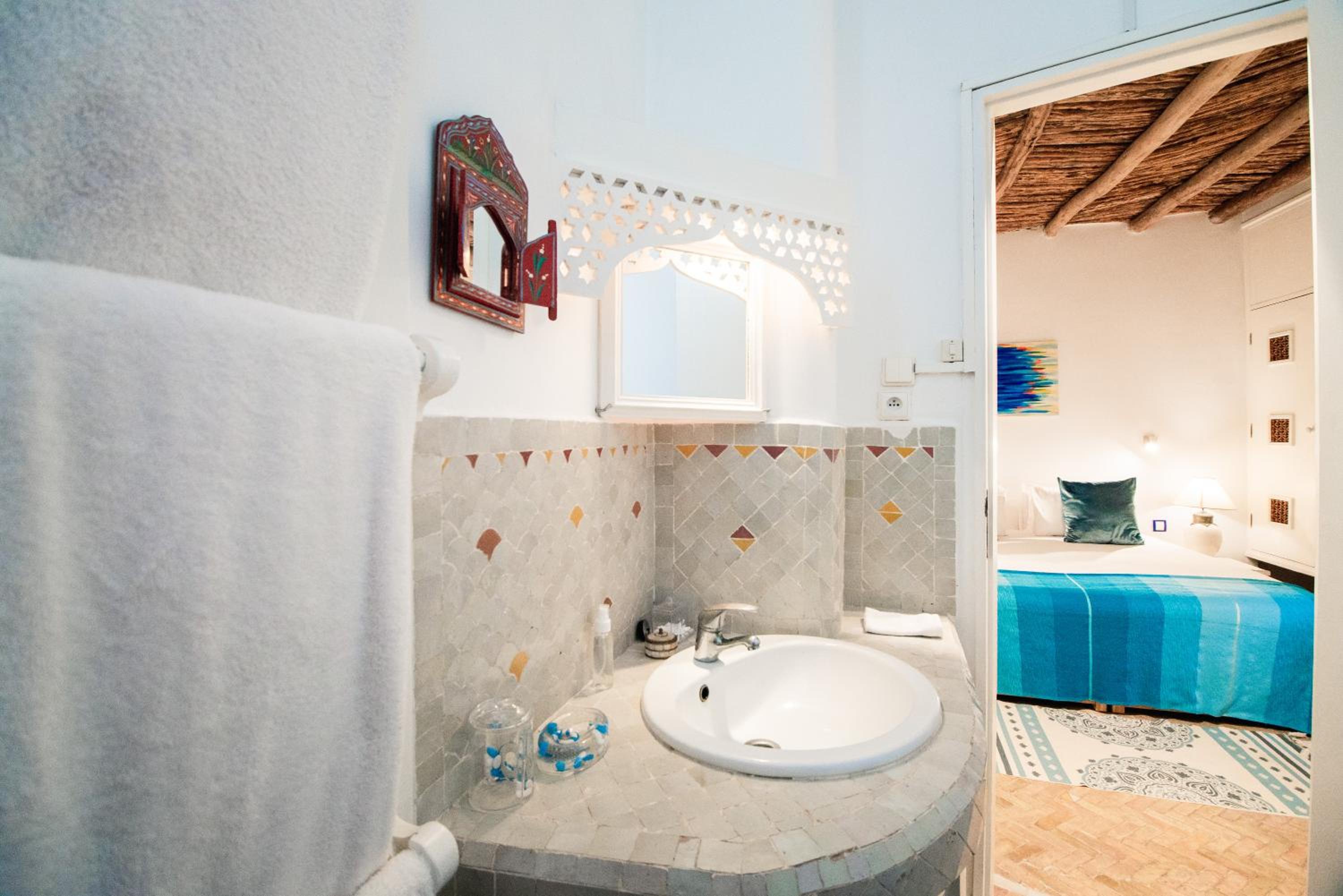 Standard Double or Twin Room - Photo 10