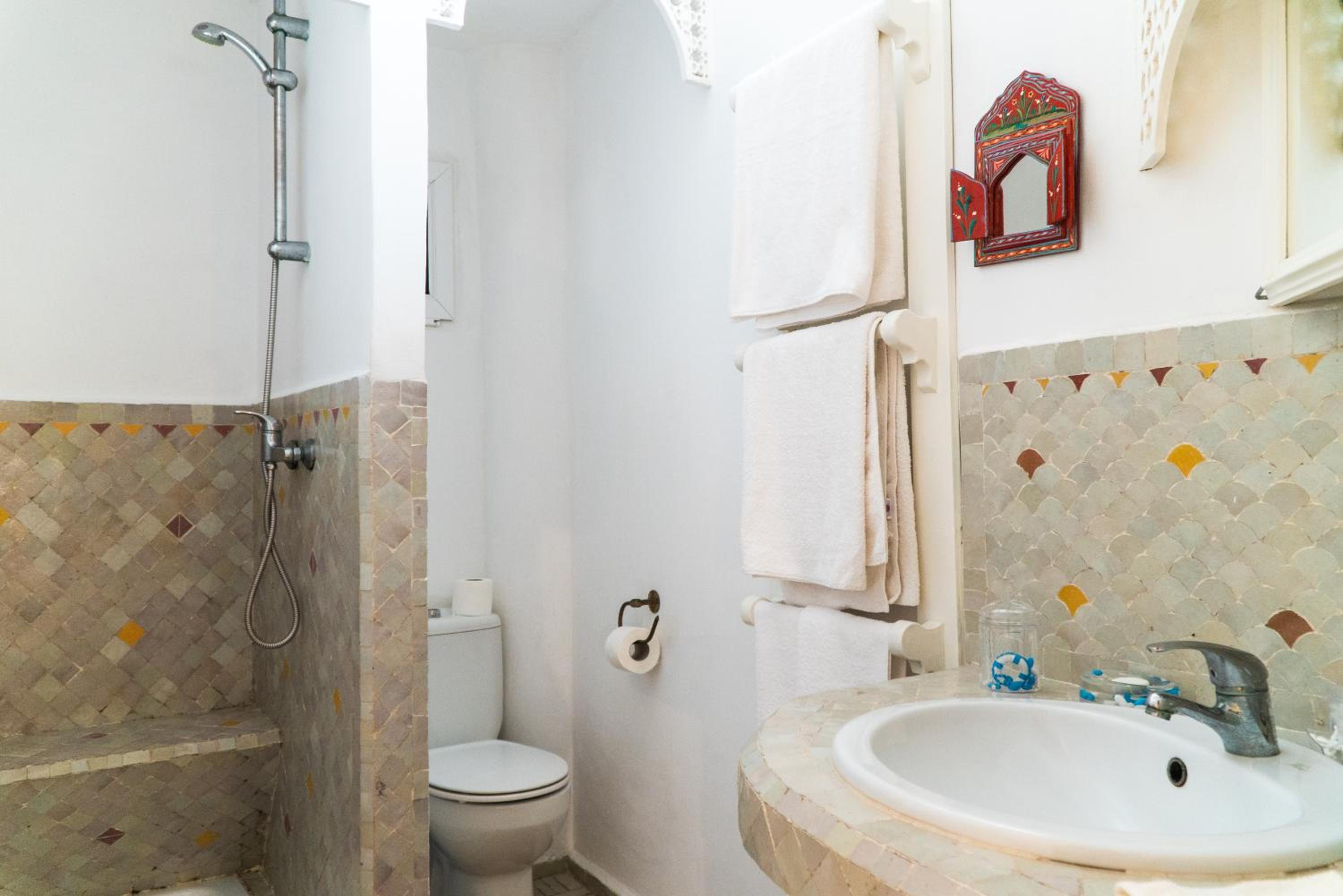 Standard Double or Twin Room - Photo 16