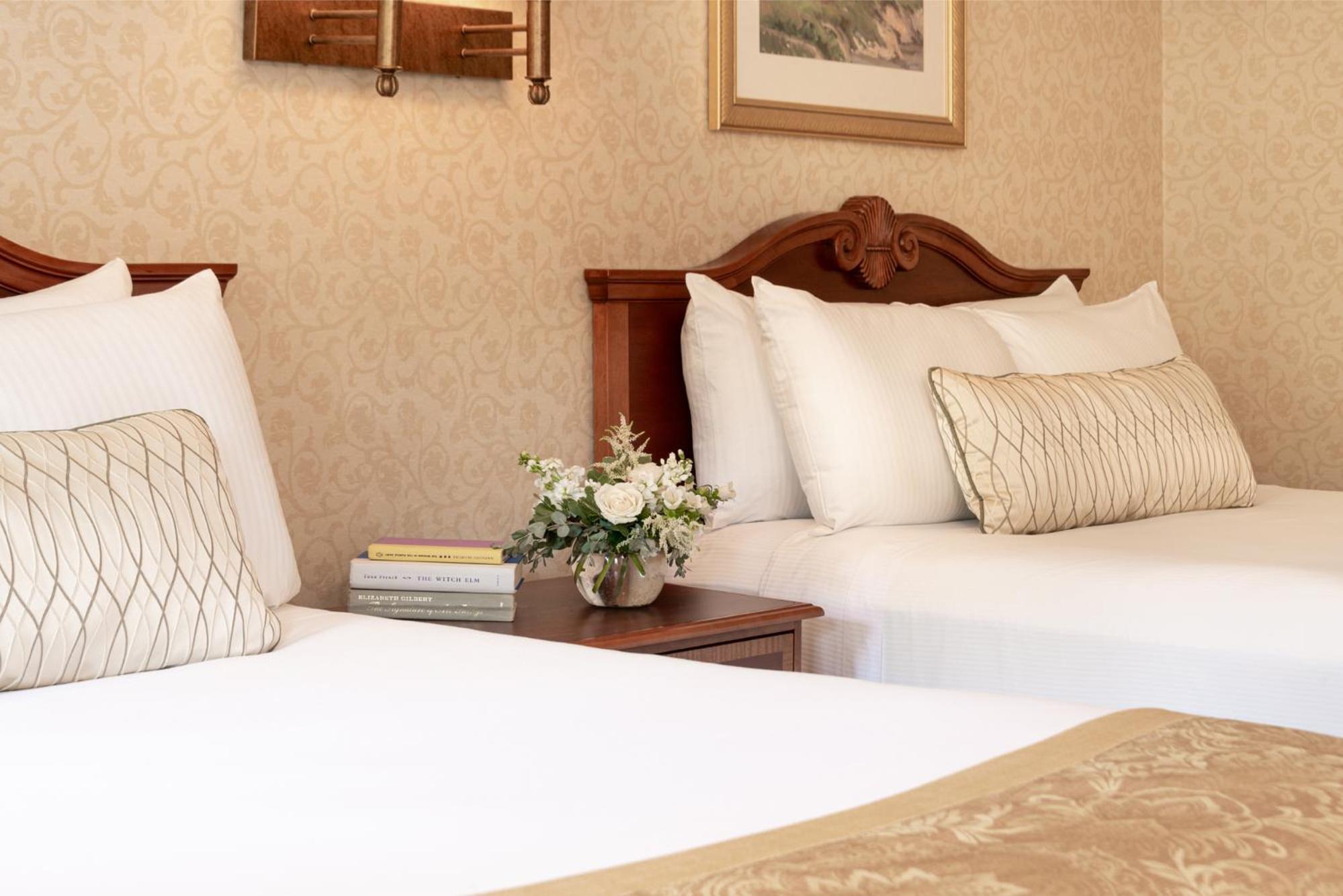 Deluxe Queen Room with Two Queen Beds photo 2