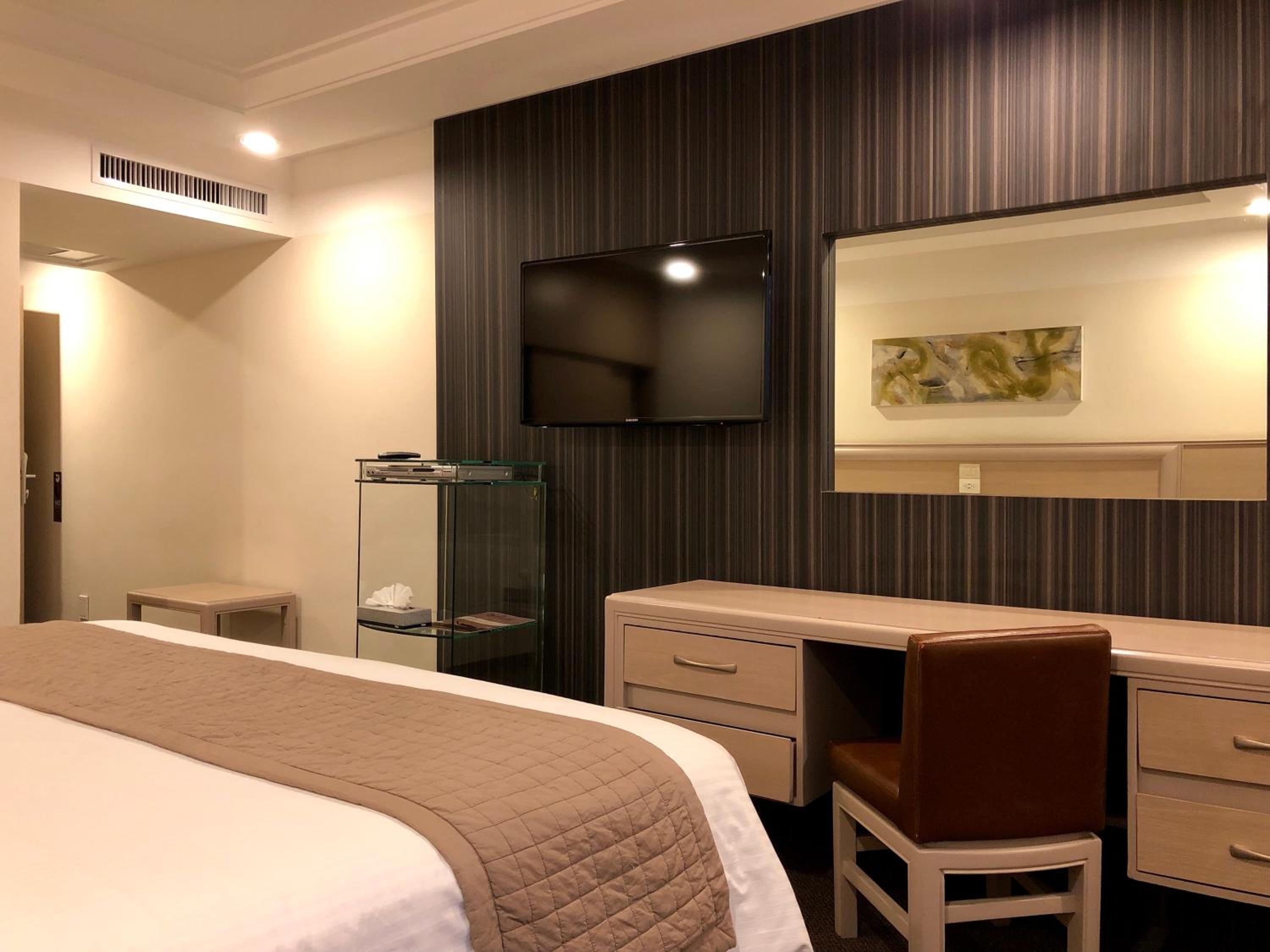 Deluxe King Room photo 3
