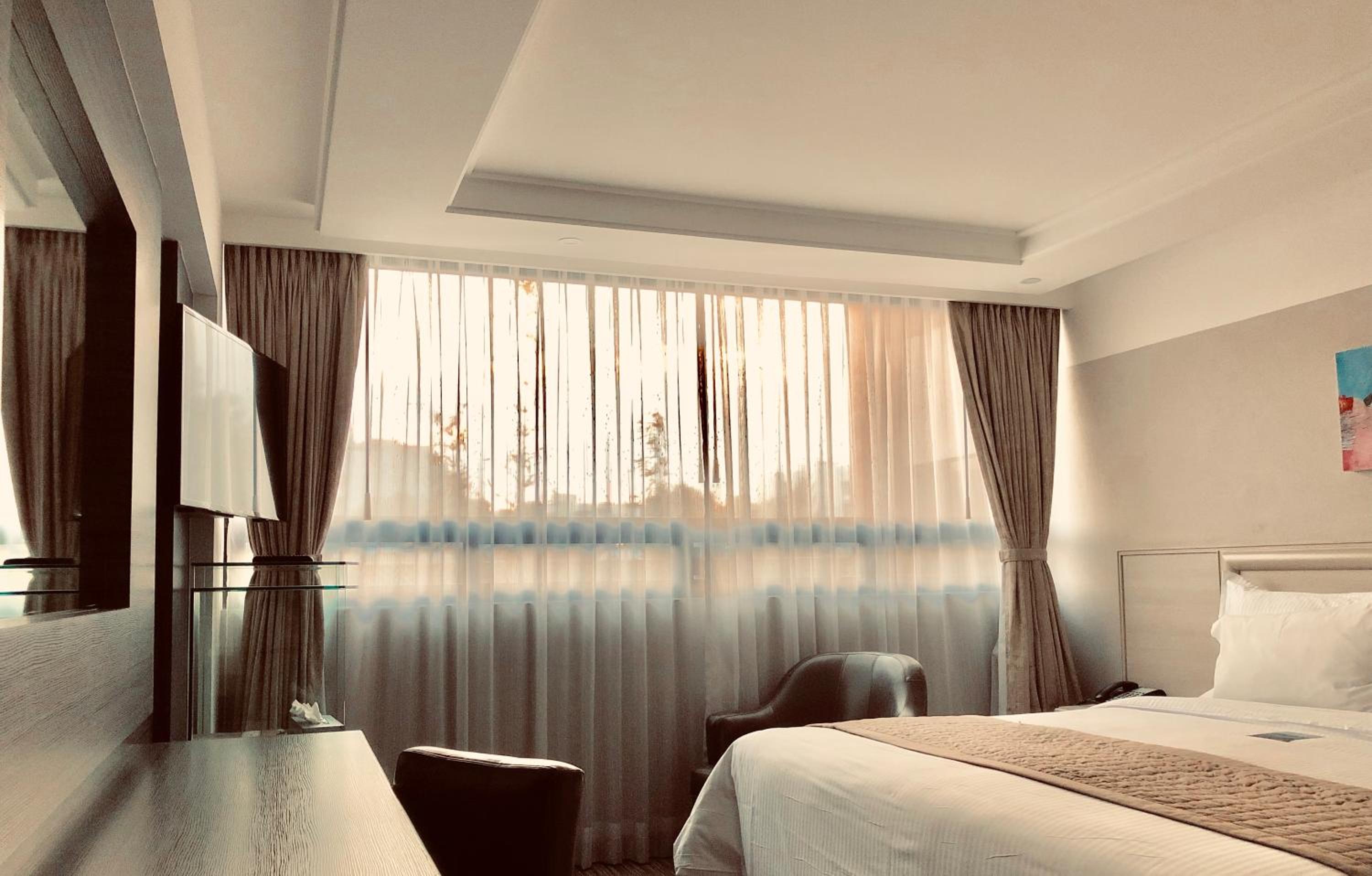 Deluxe King Room photo 2