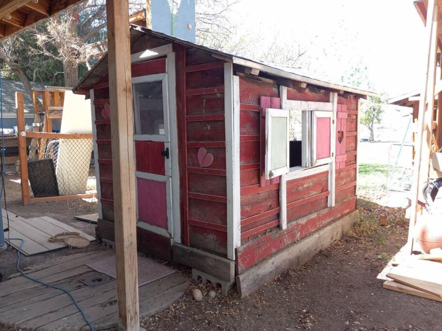 Three-Bedroom House photo 3