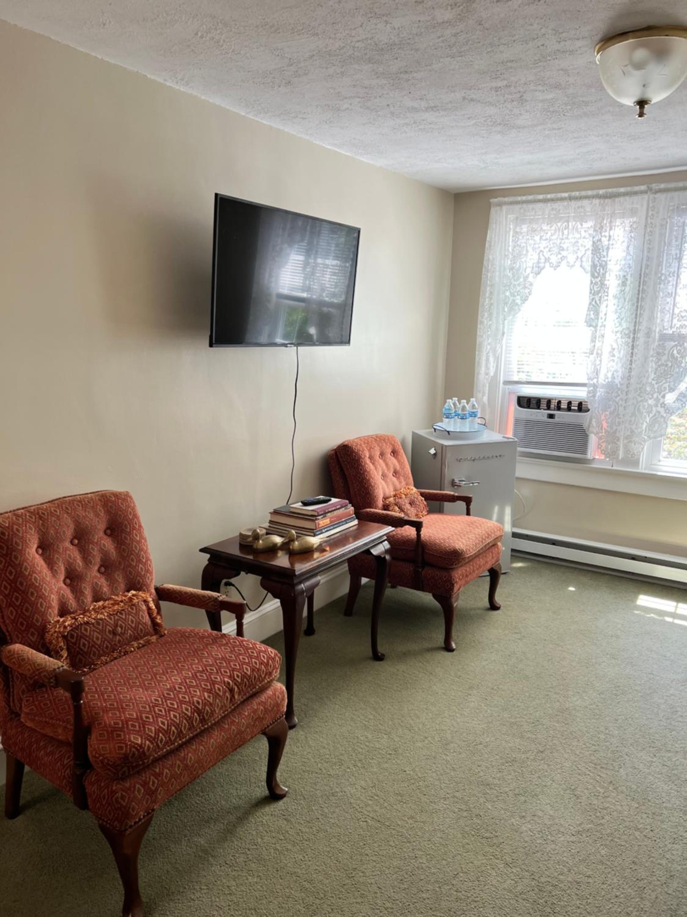Deluxe Queen Suite