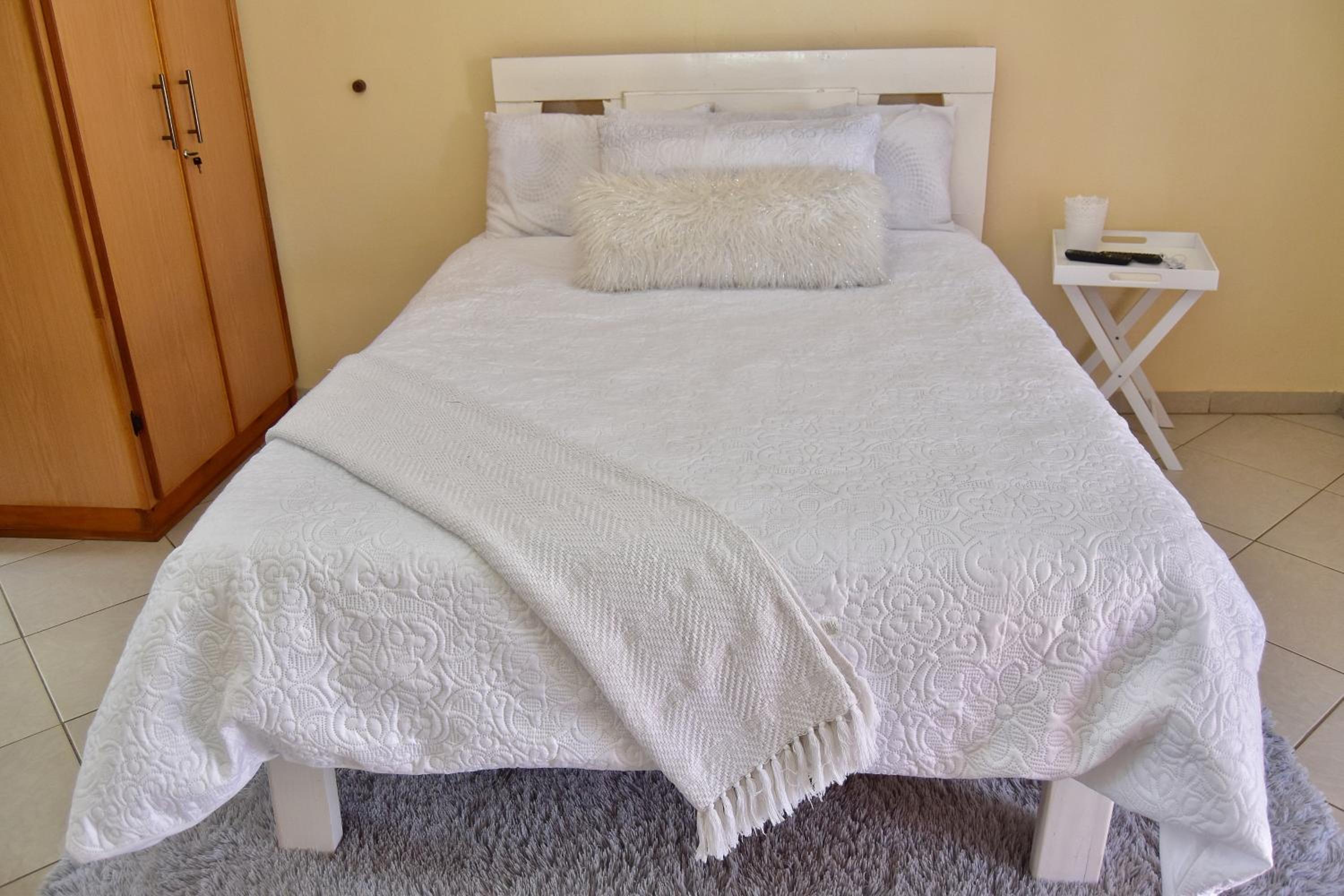 One-Bedroom Apartment - Photo 4