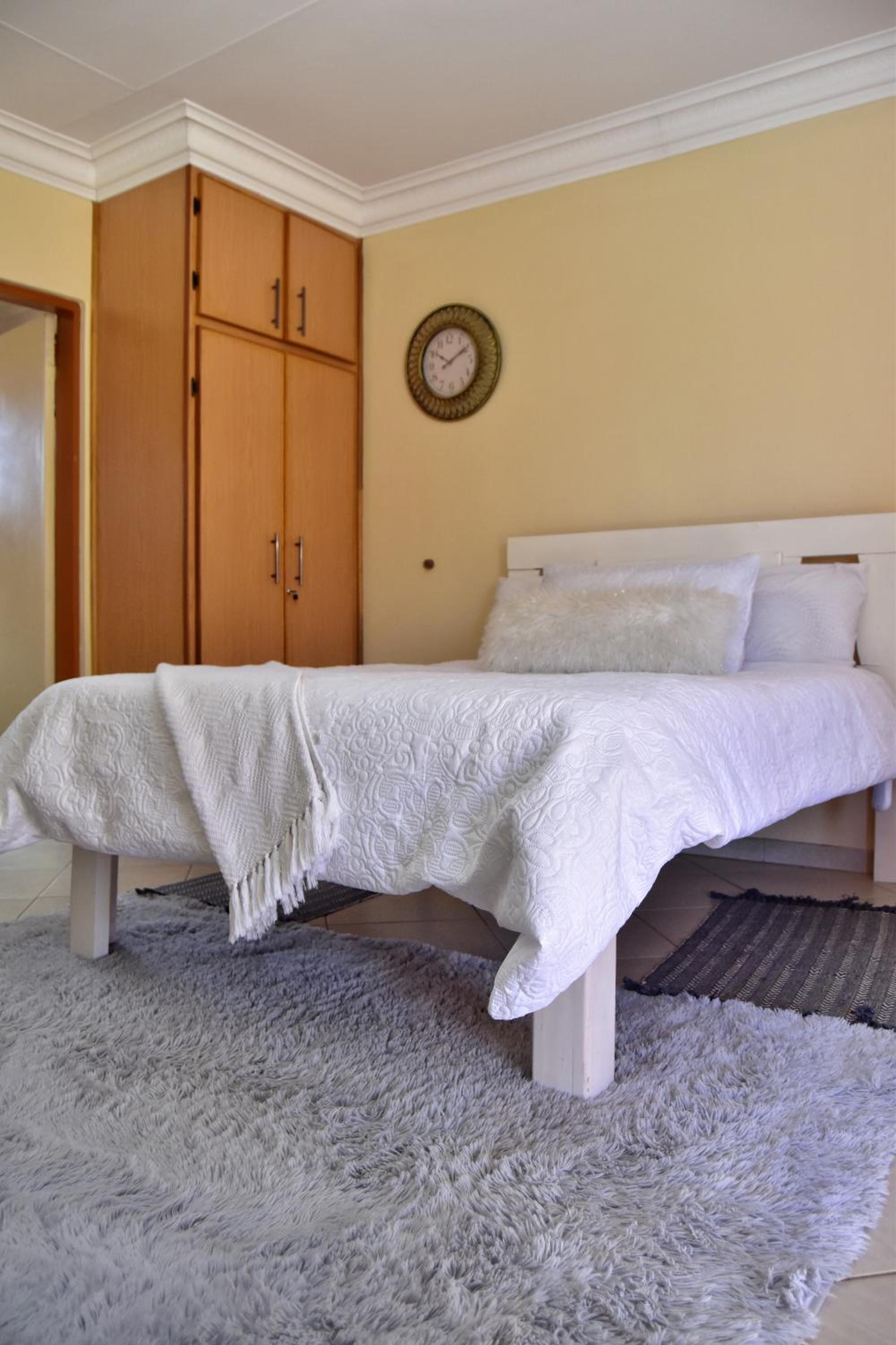 One-Bedroom Apartment - Photo 3