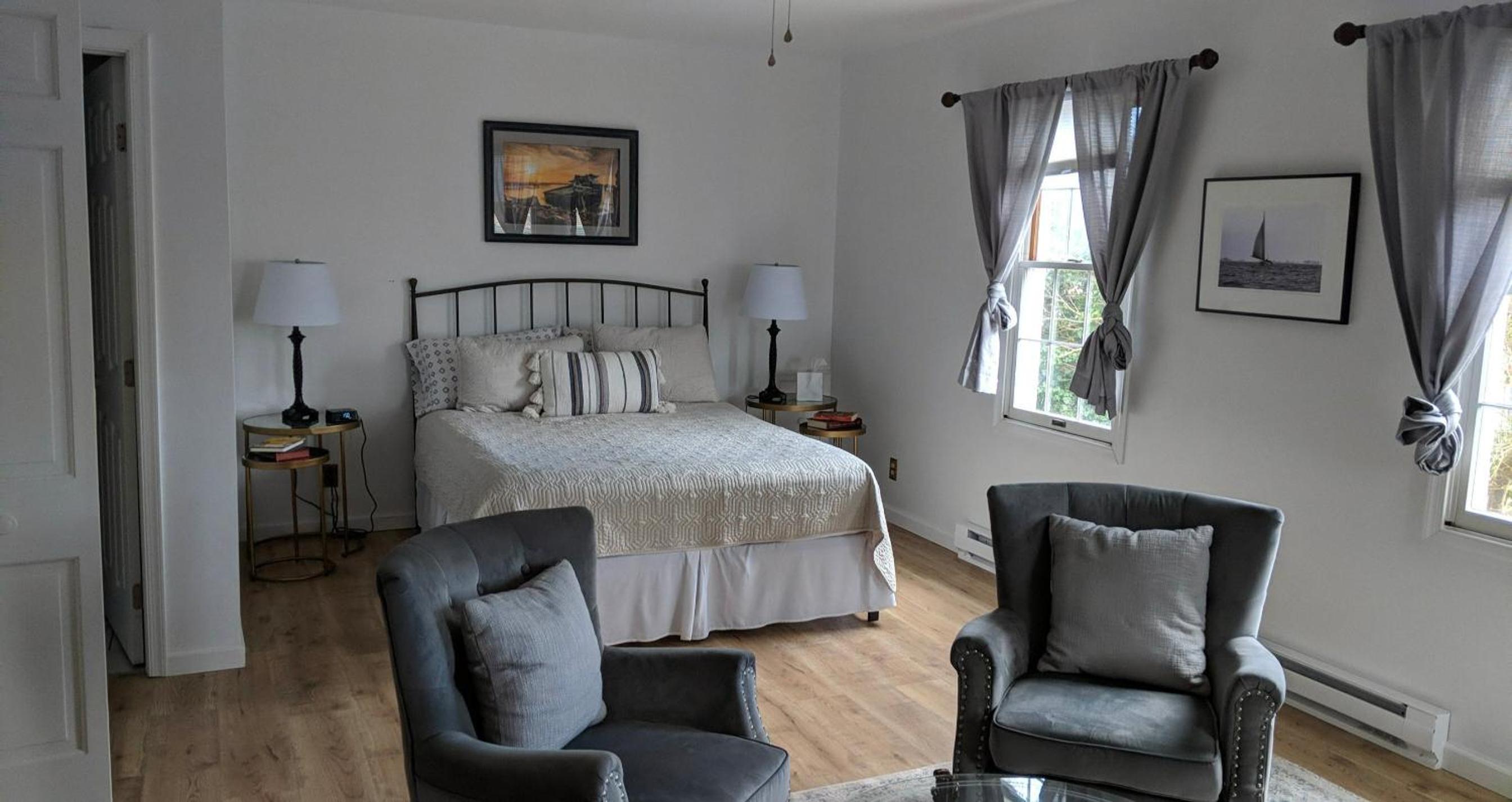 Deluxe Queen Room