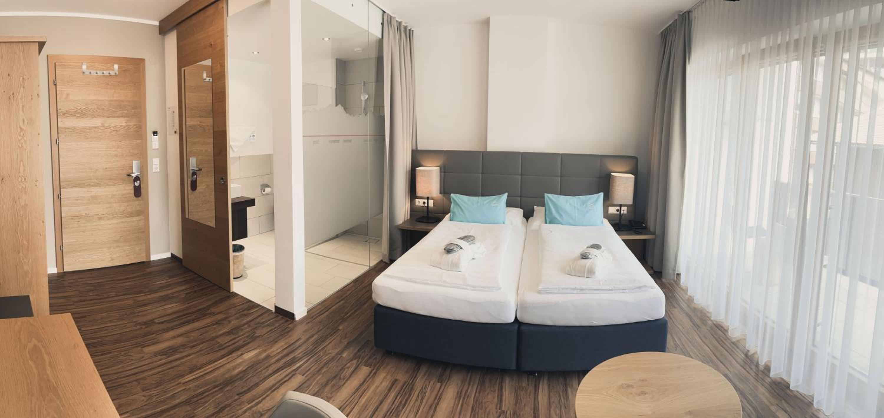 Double Room facing the street - Photo 3