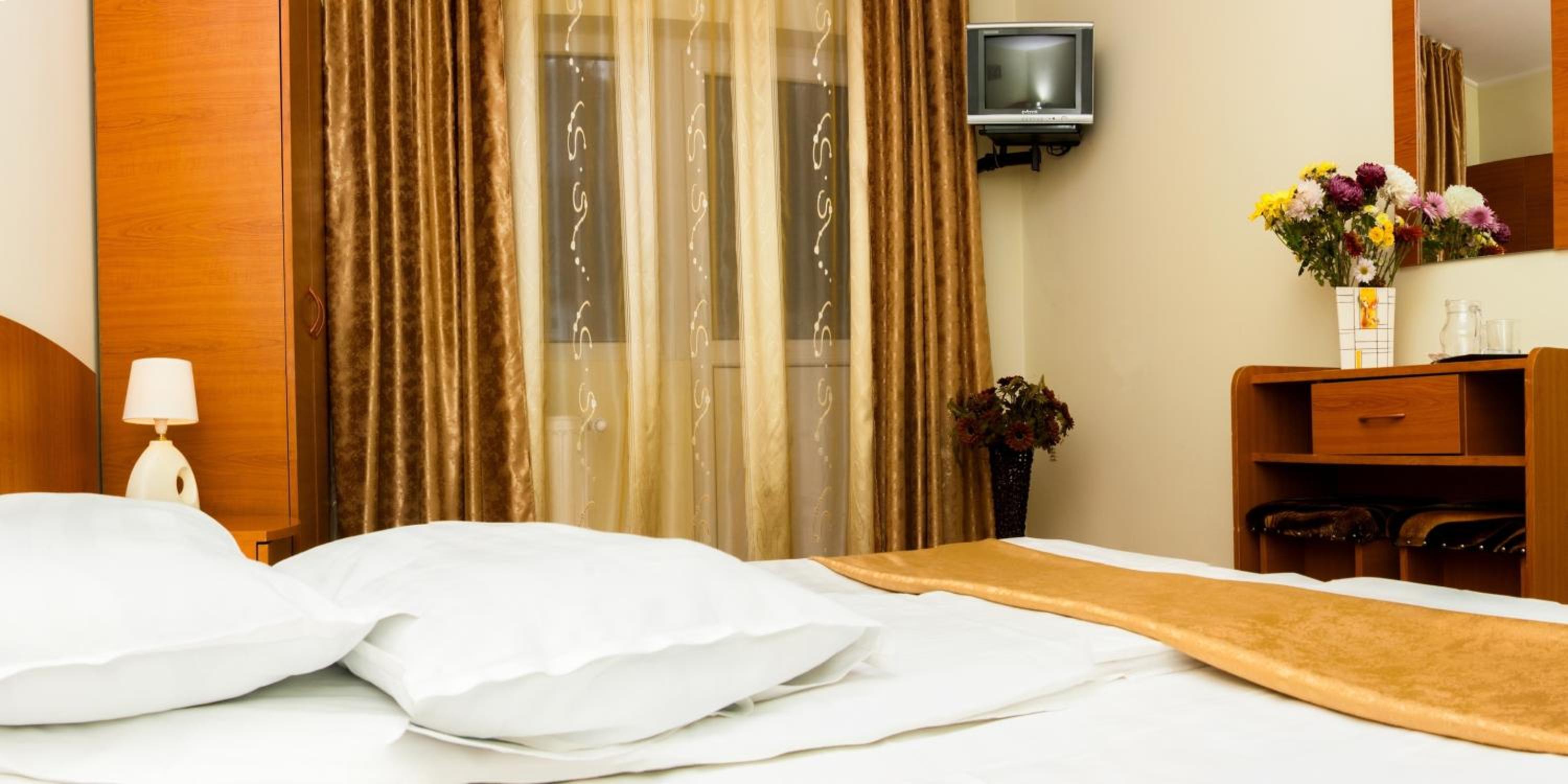 Twin Room with Balcony - Photo 1