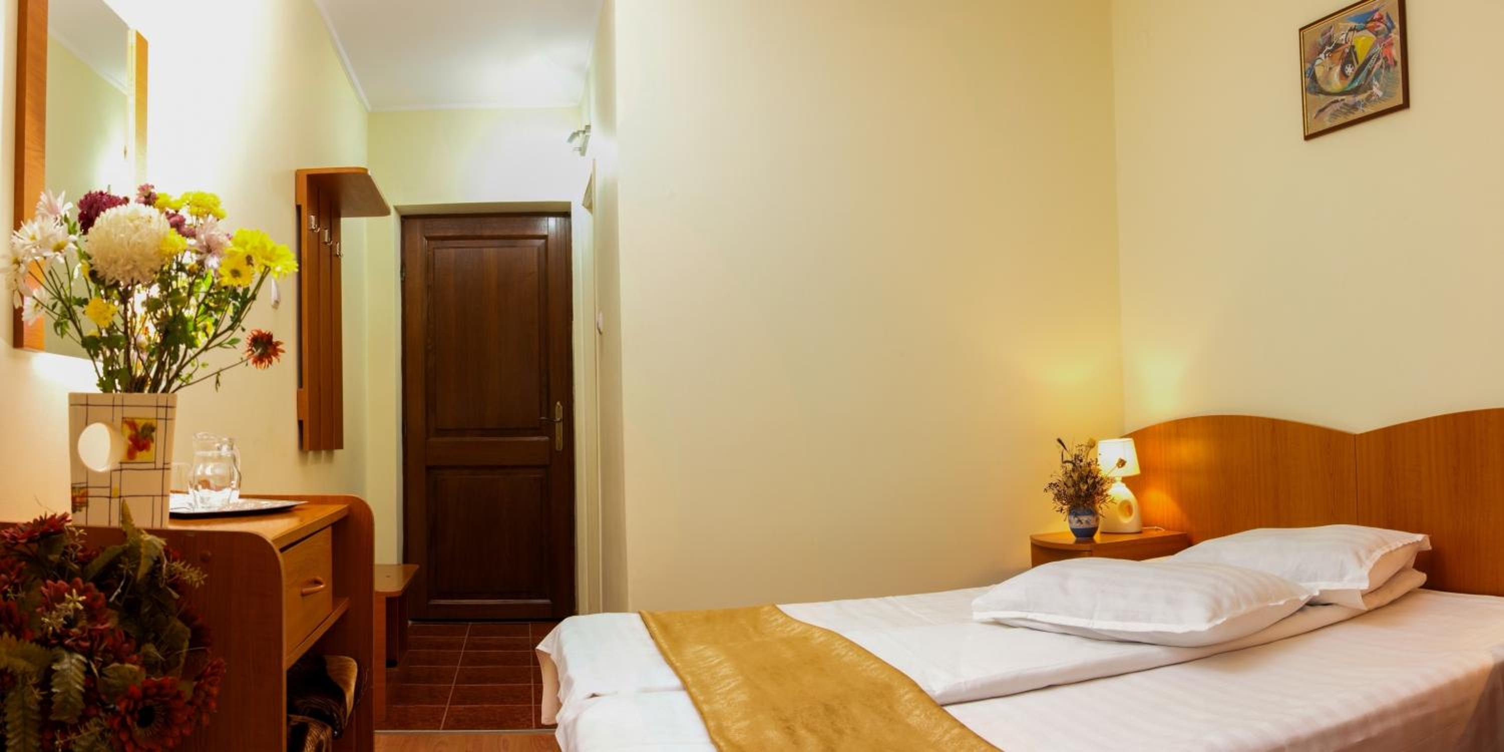 Twin Room with Balcony - Photo 2