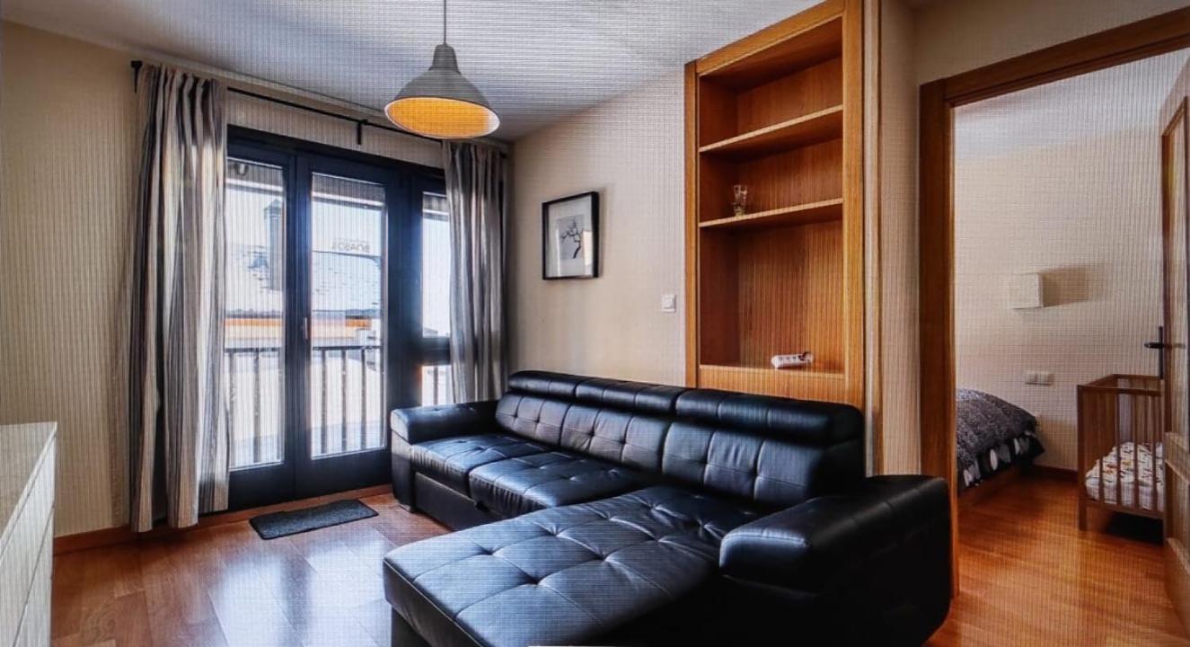 Apartamento de dos habitaciones con balcón (sin vistas)