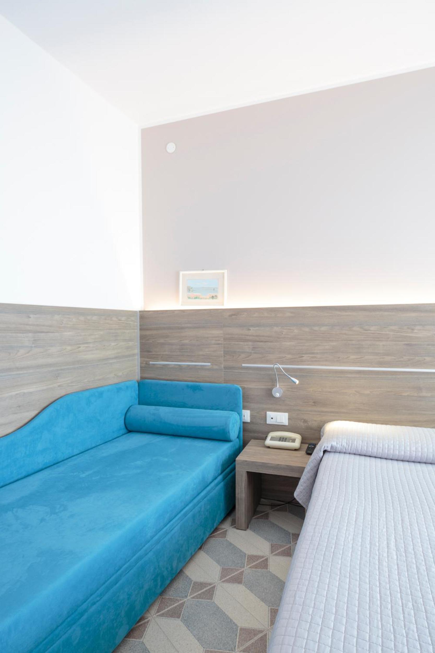 Classic Triple Room - Photo 2
