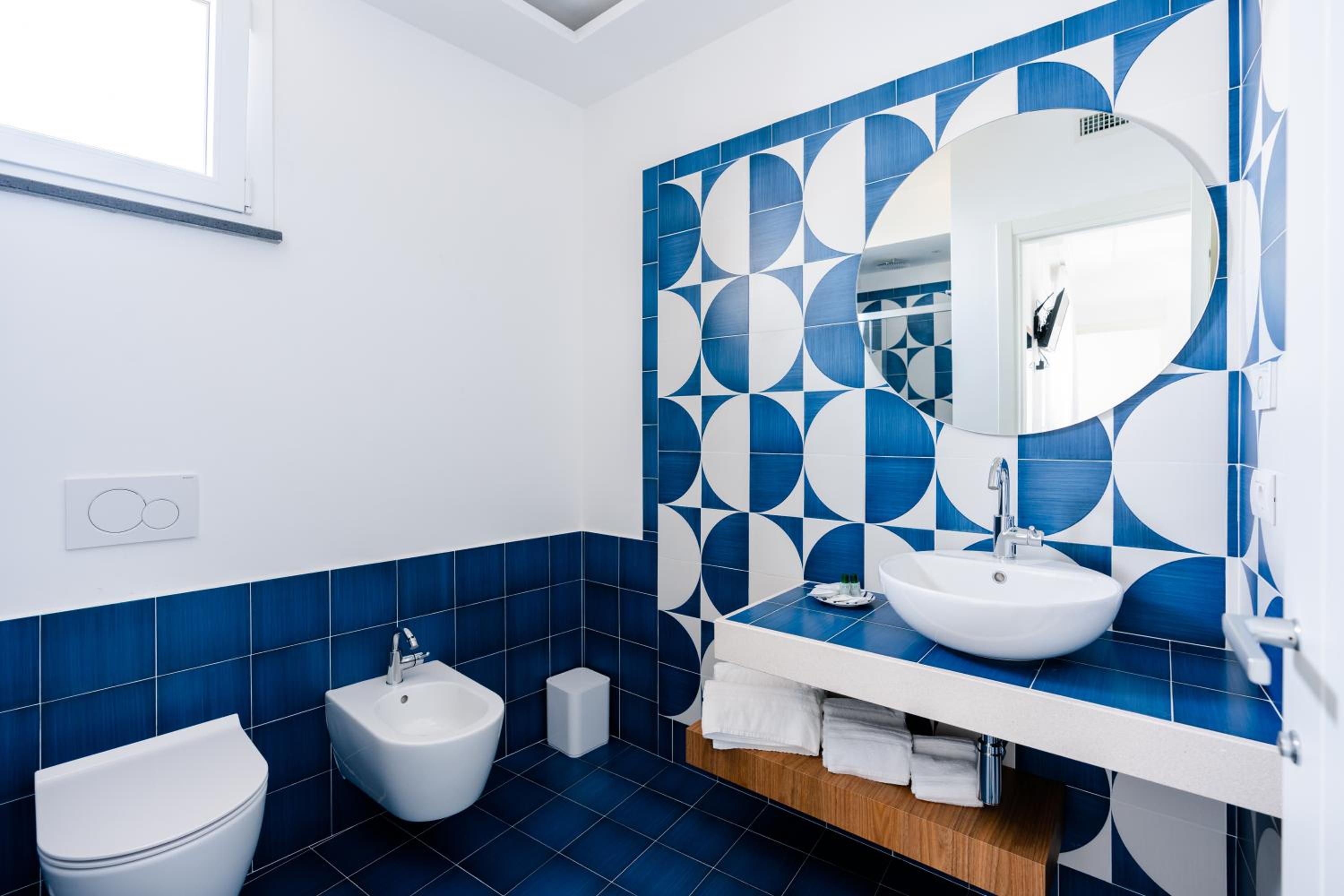 Deluxe Double or Twin Room with Sea View - Photo 6