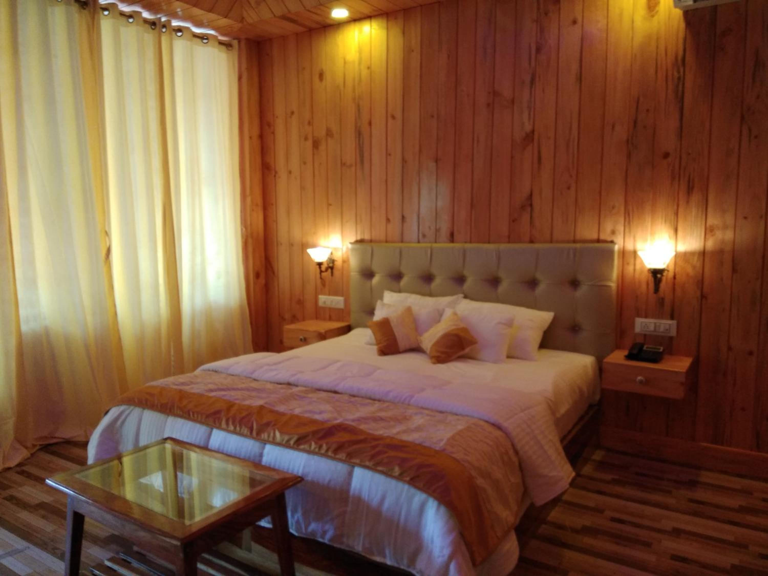 Deluxe King Room