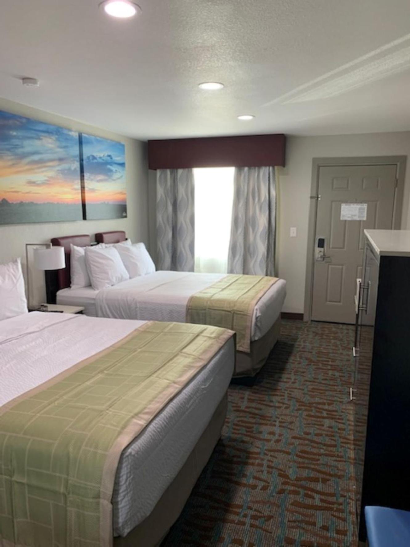 2 Queen Beds, Mobility Accessible Room, Roll-In Shower, Non-Smoking - Photo 1