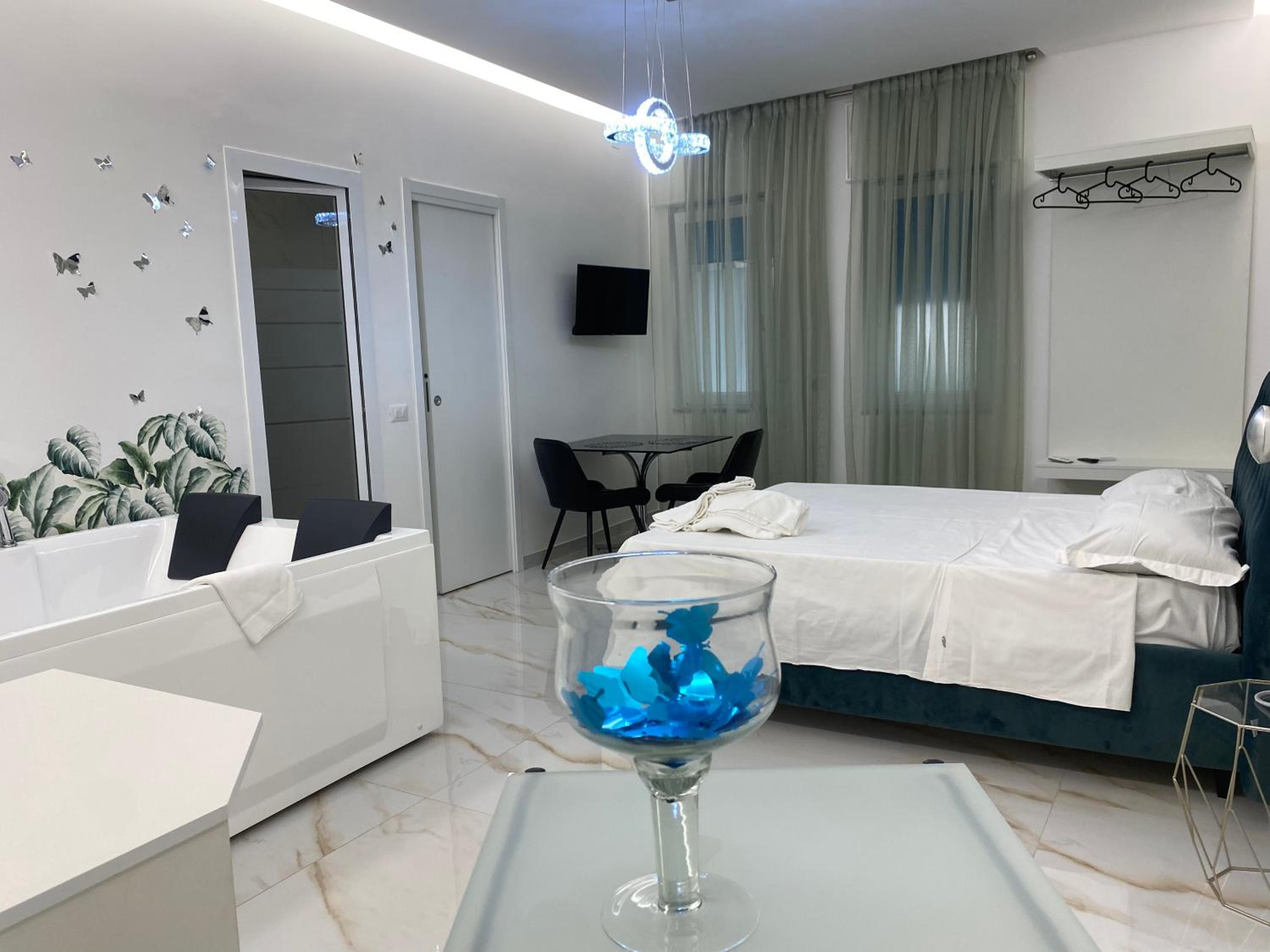 Queen Suite with Spa Bath
