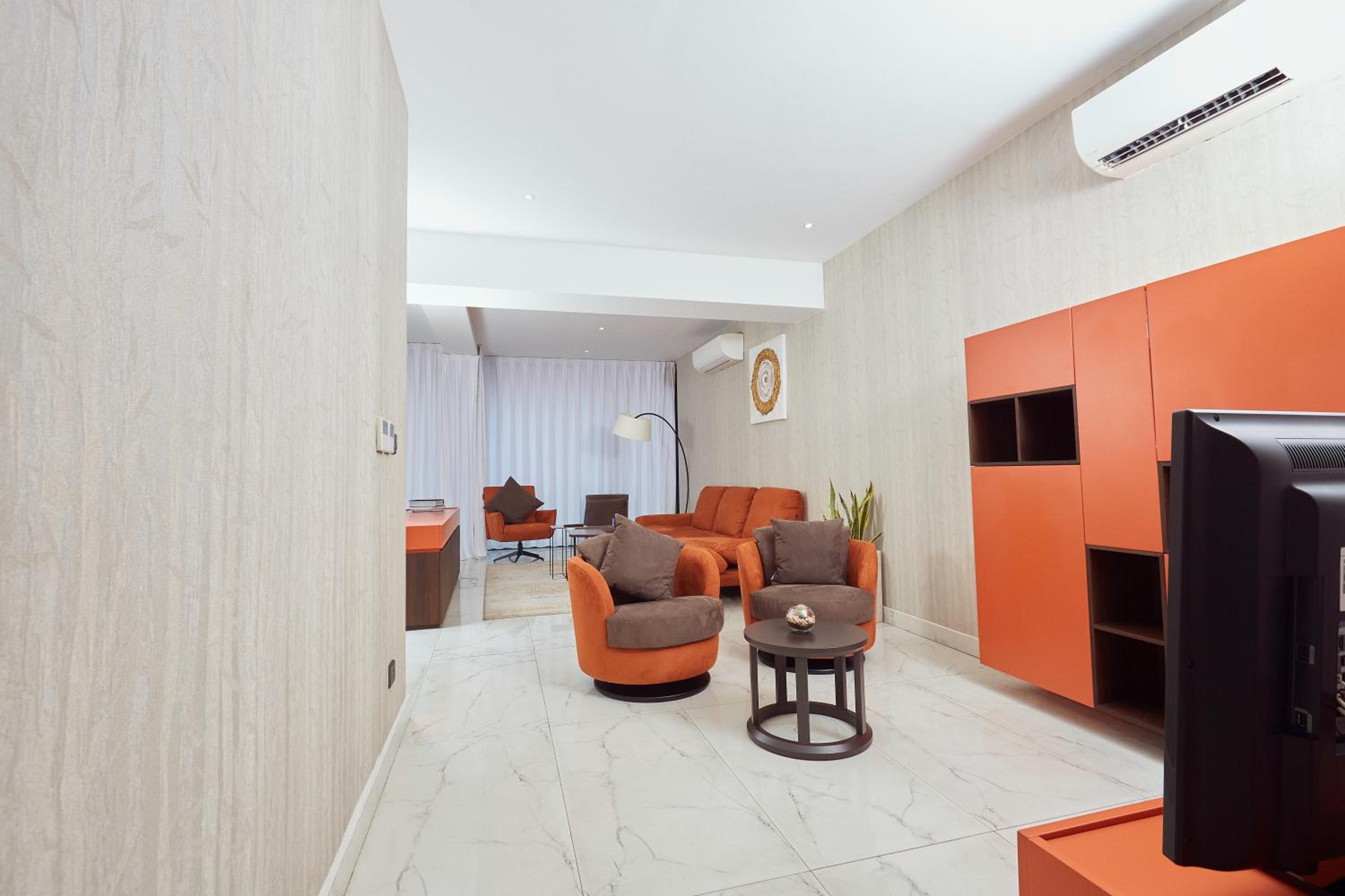 King Suite - Photo 2