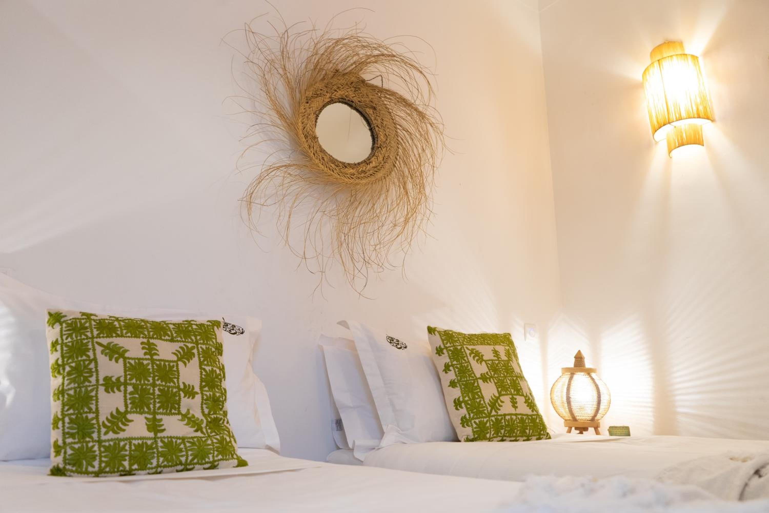 Double or Twin Room with Private Bathroom - Photo 3