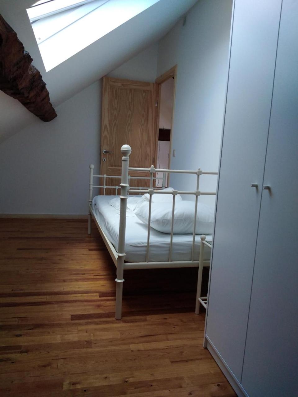 Five-Bedroom House photo 1