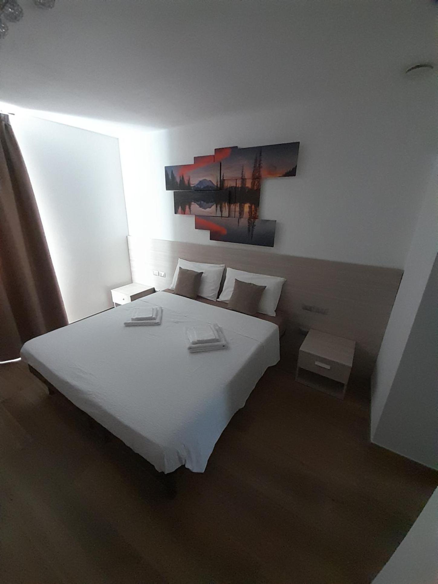 Double or Twin Room - Photo 6