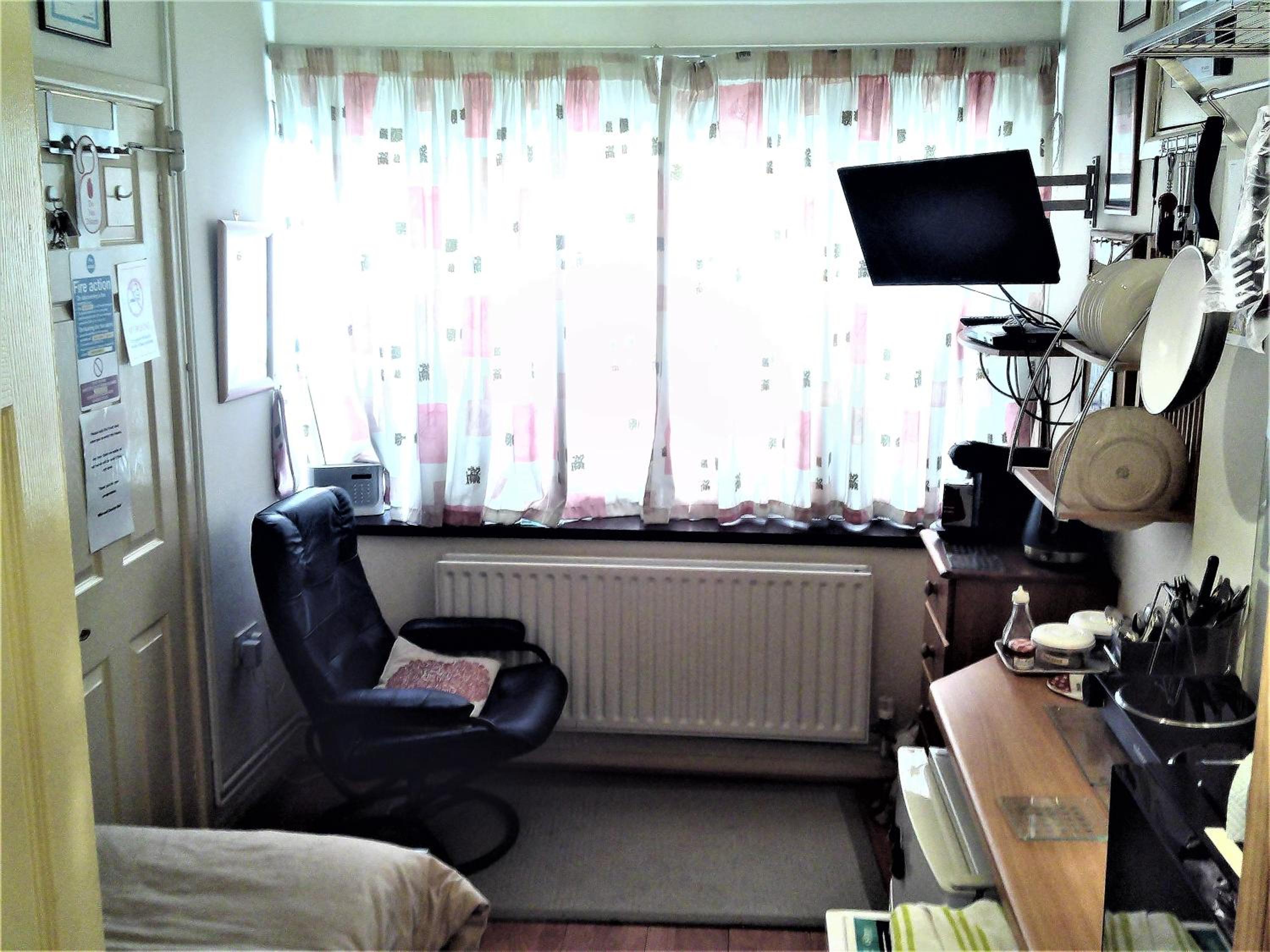 One-Bedroom Apartment photo 1