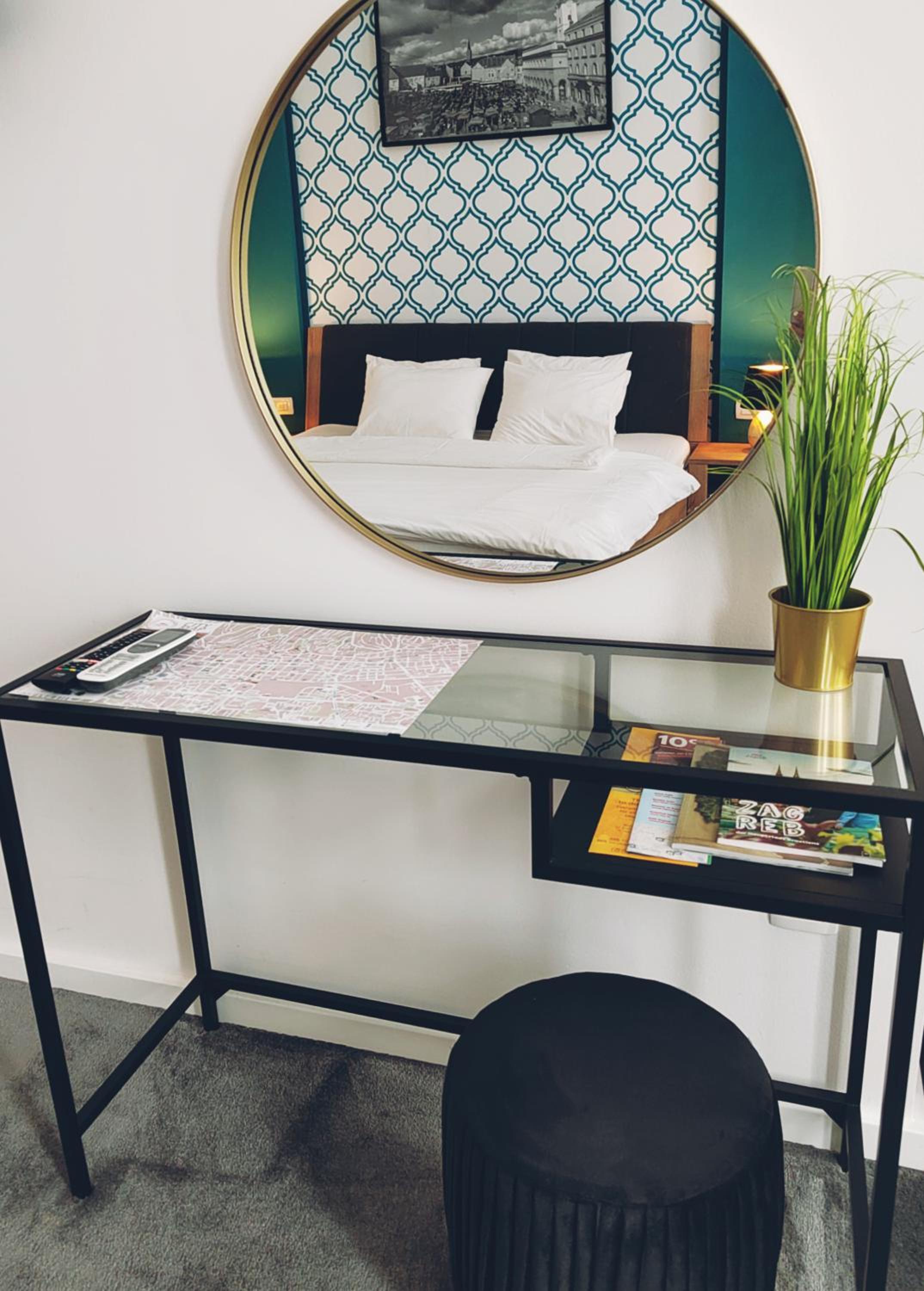 Double Room with Private Bathroom - Photo 16